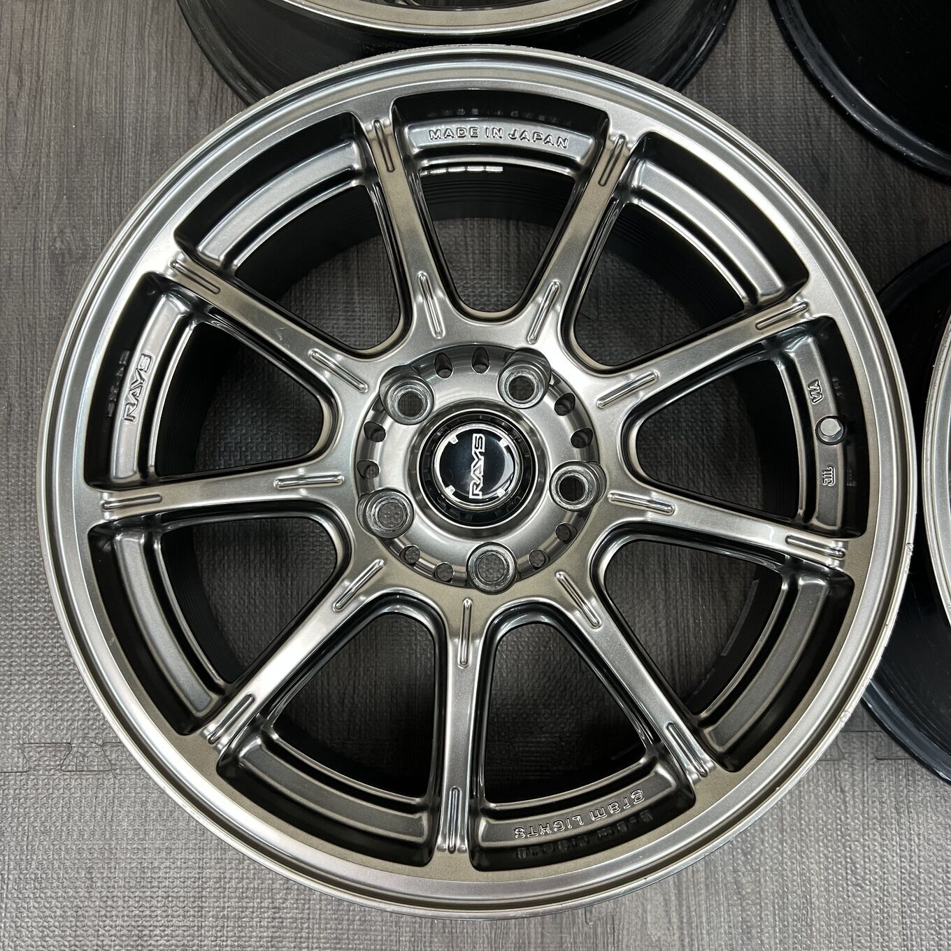 Bridgestone GRAM LIGHTS 57G 215/45 R17, фото 2