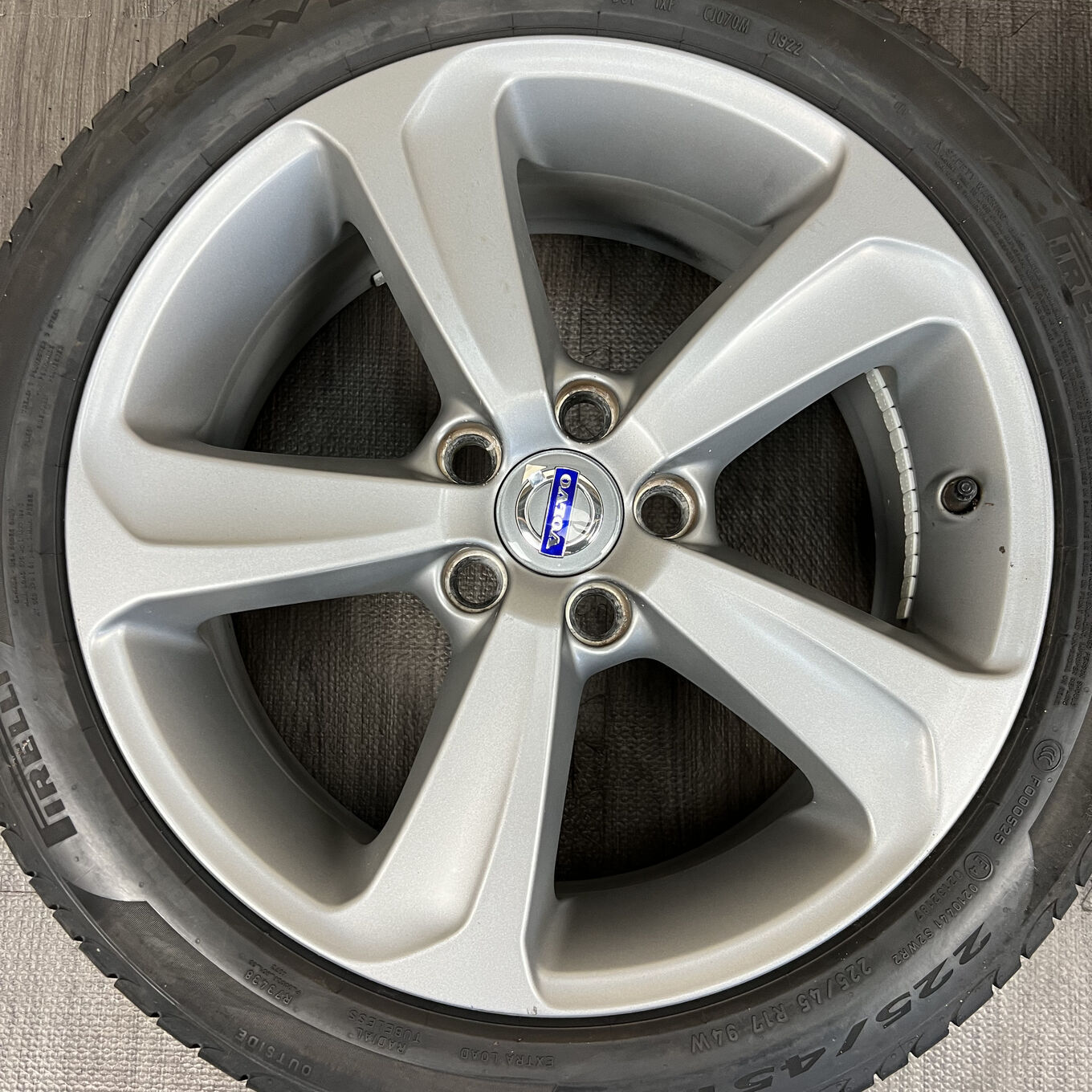 R17 7.5J ET52.5 5x108 V40 — 34 000 ¥/комплект
