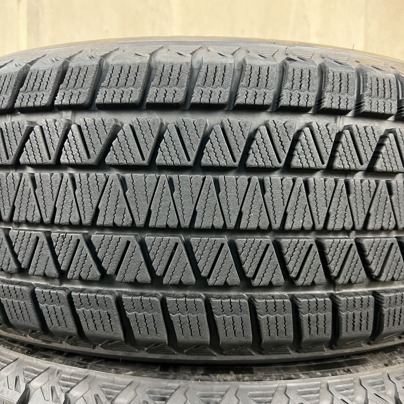 235/55 R19 Bridgestone BLIZZAK DM-V3 — 37 400 ¥/комплект