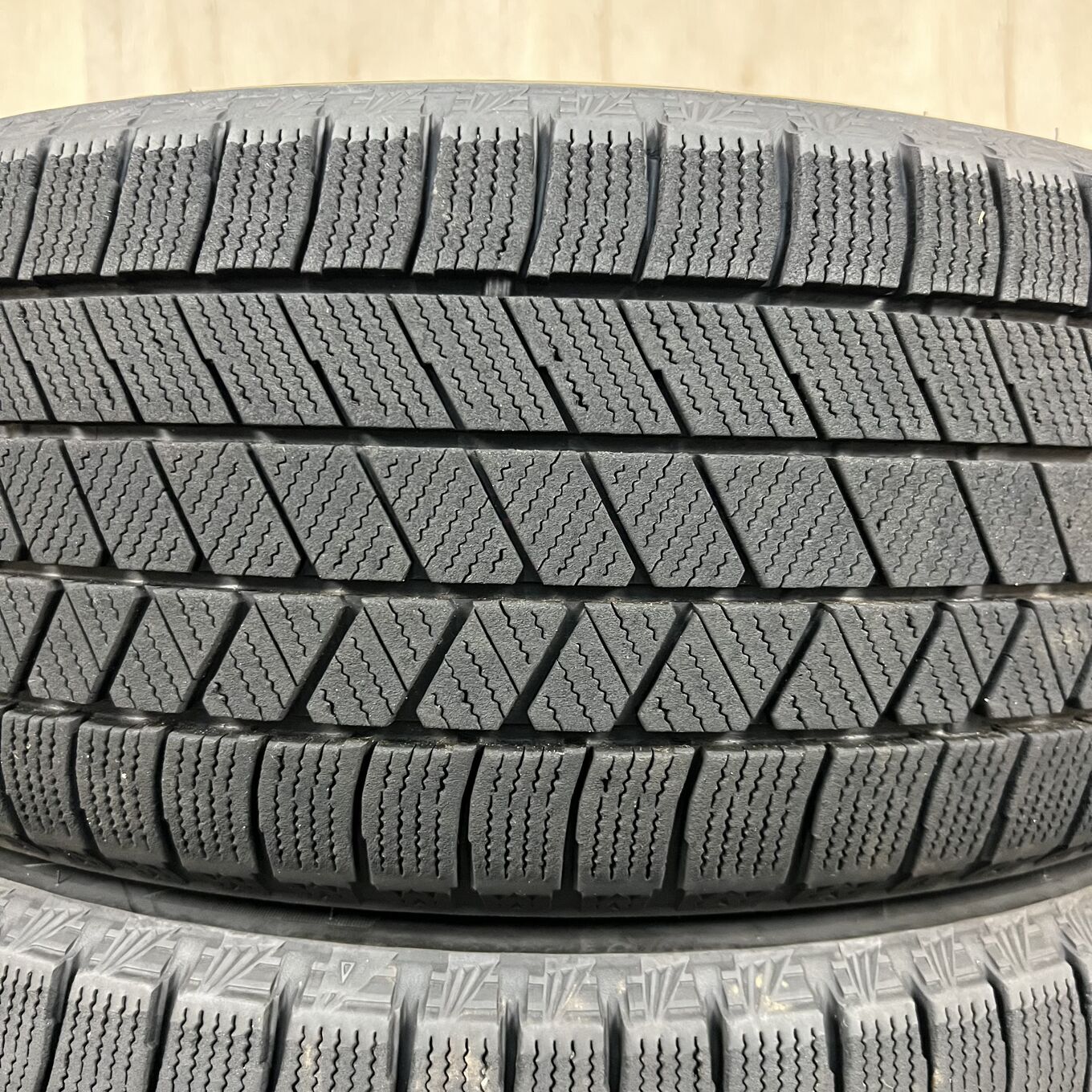 215/45 R17 Bridgestone BLIZZAK VRX3 — 34 000 ¥/комплект
