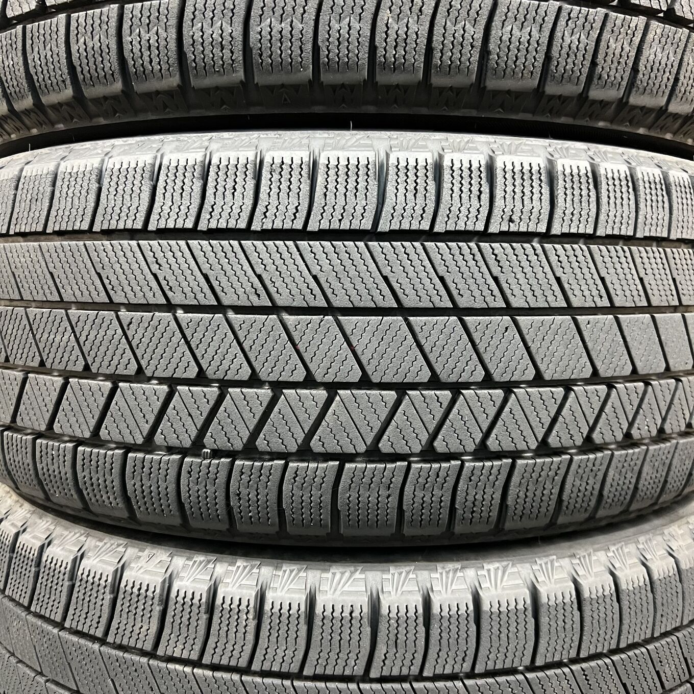 Bridgestone BLIZZAK VRX3 215/45 R17, фото 3