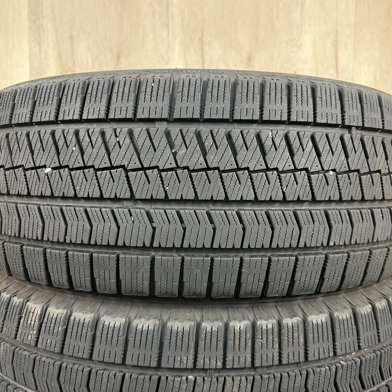 215/55 R17 Bridgestone BLIZZAK XG02 — 20 400 ¥/комплект