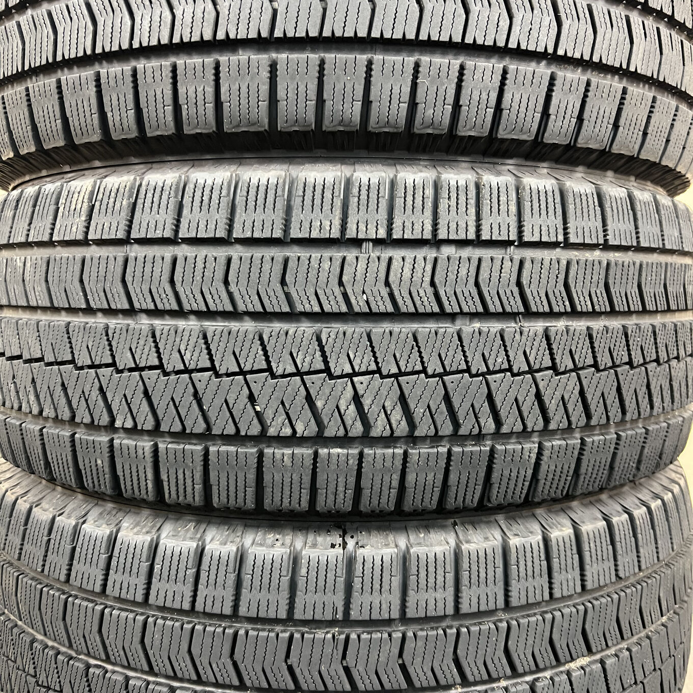 Bridgestone BLIZZAK XG02 215/55 R17, фото 2