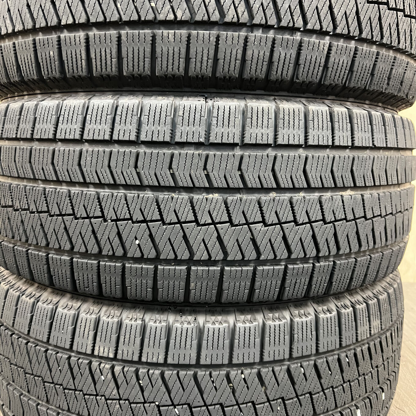 Bridgestone BLIZZAK XG02 215/55 R17, фото 3