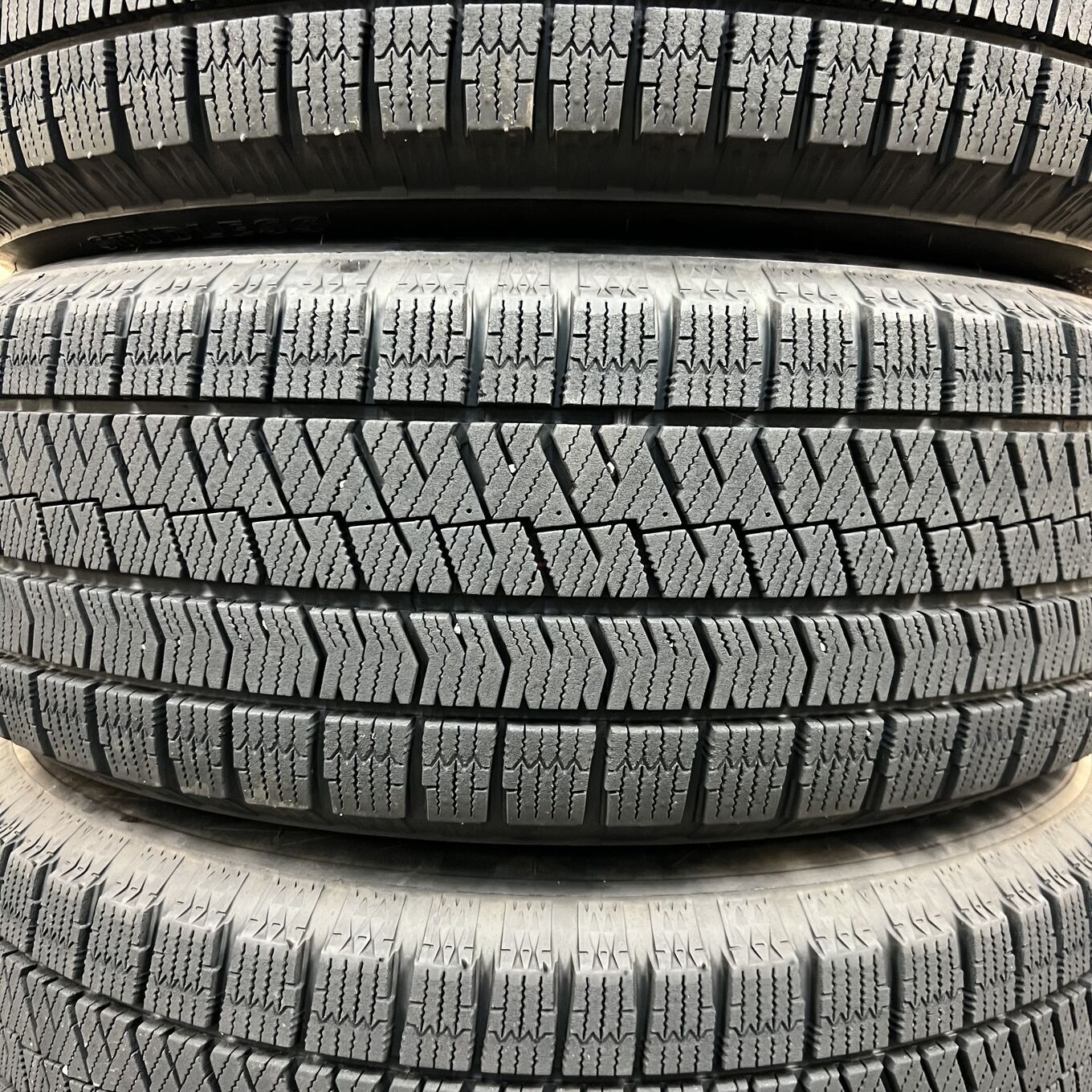 Bridgestone BLIZZAK VRX2 215/60 R16, фото 3