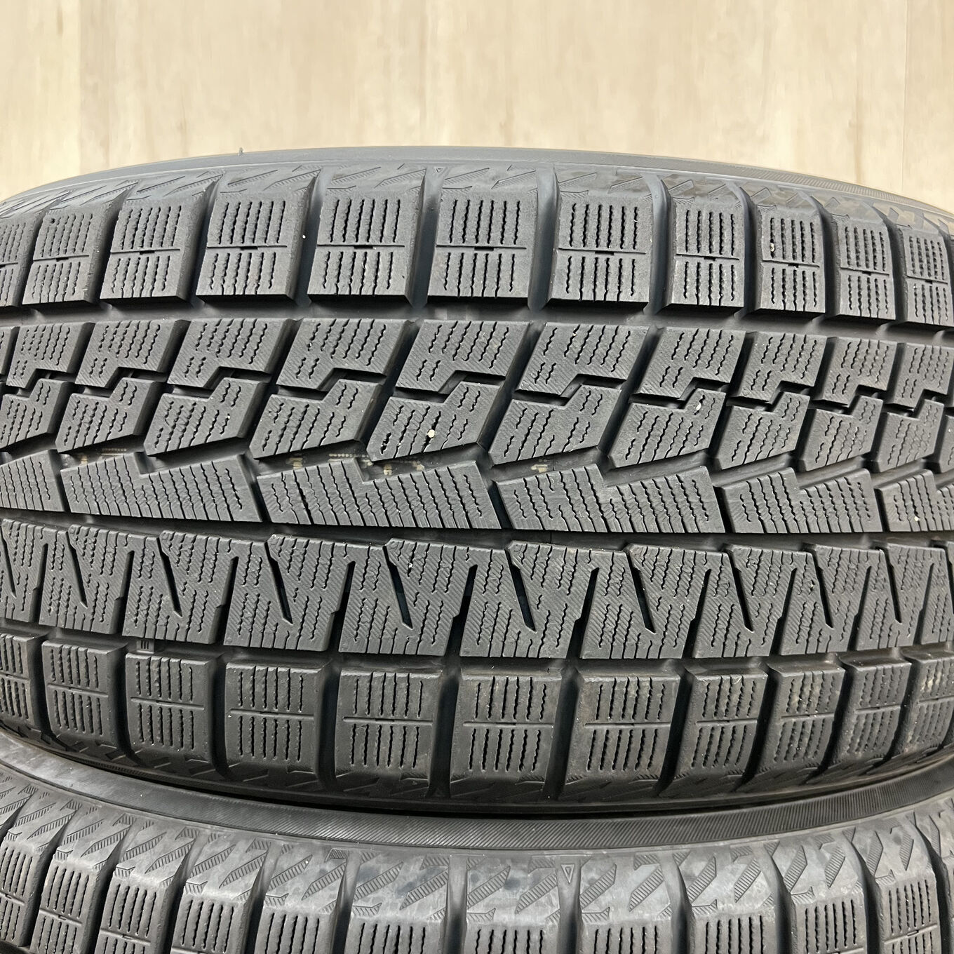 215/50 R17 Yokohama ICE GUARD IG70 — 28 100 ¥/комплект