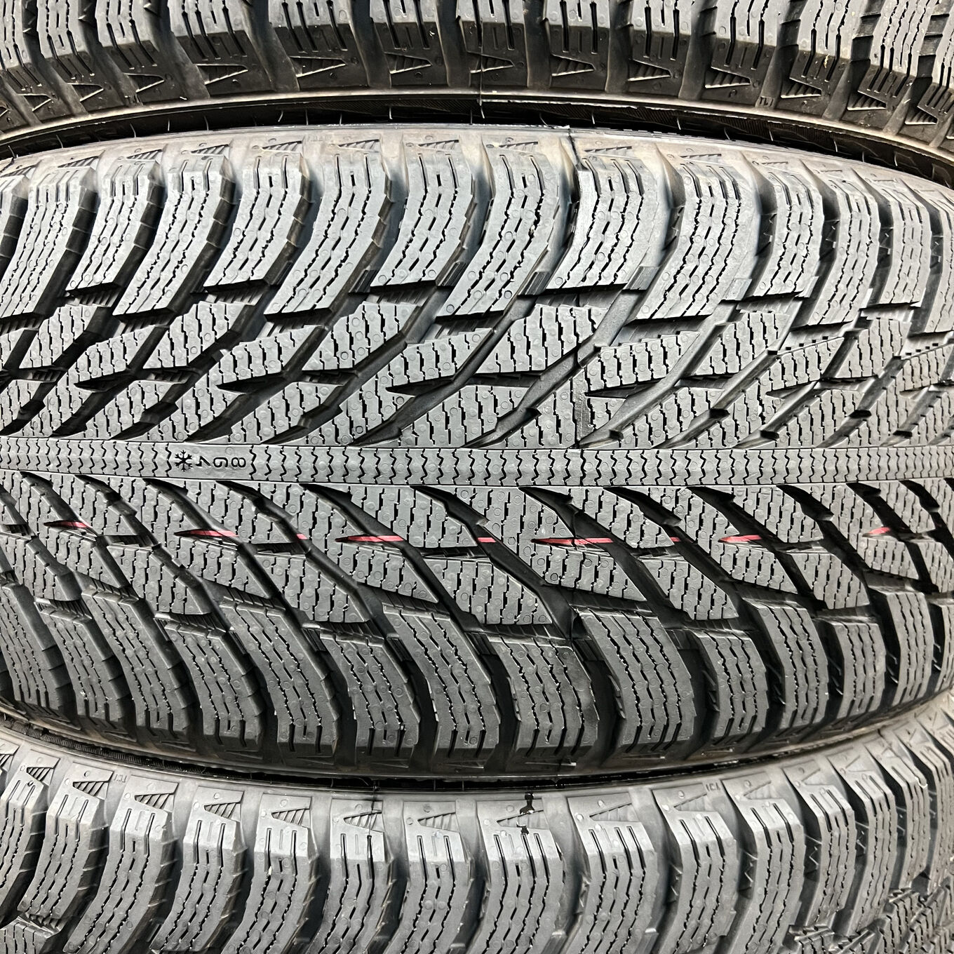 Nokian HAKKAPELIITTA R3 245/35 R21, фото 2