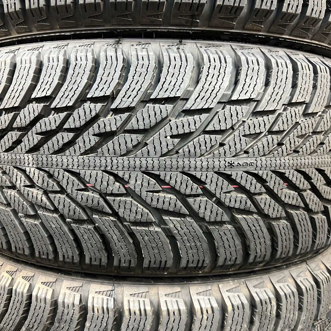 Nokian HAKKAPELIITTA R3 245/35 R21, фото 3