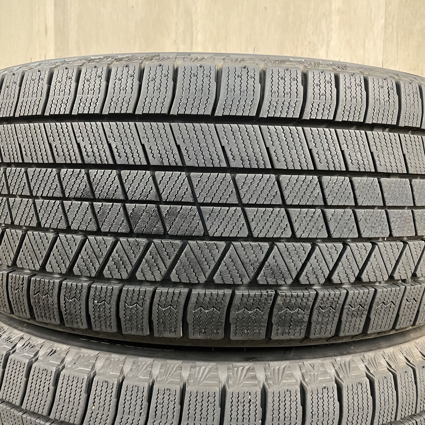 245/40 R19 Bridgestone BLIZZAK VRX3 — 85 000 ¥/комплект
