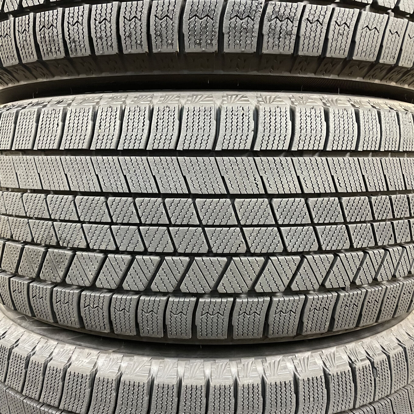 Bridgestone BLIZZAK VRX3 245/40 R19, фото 2