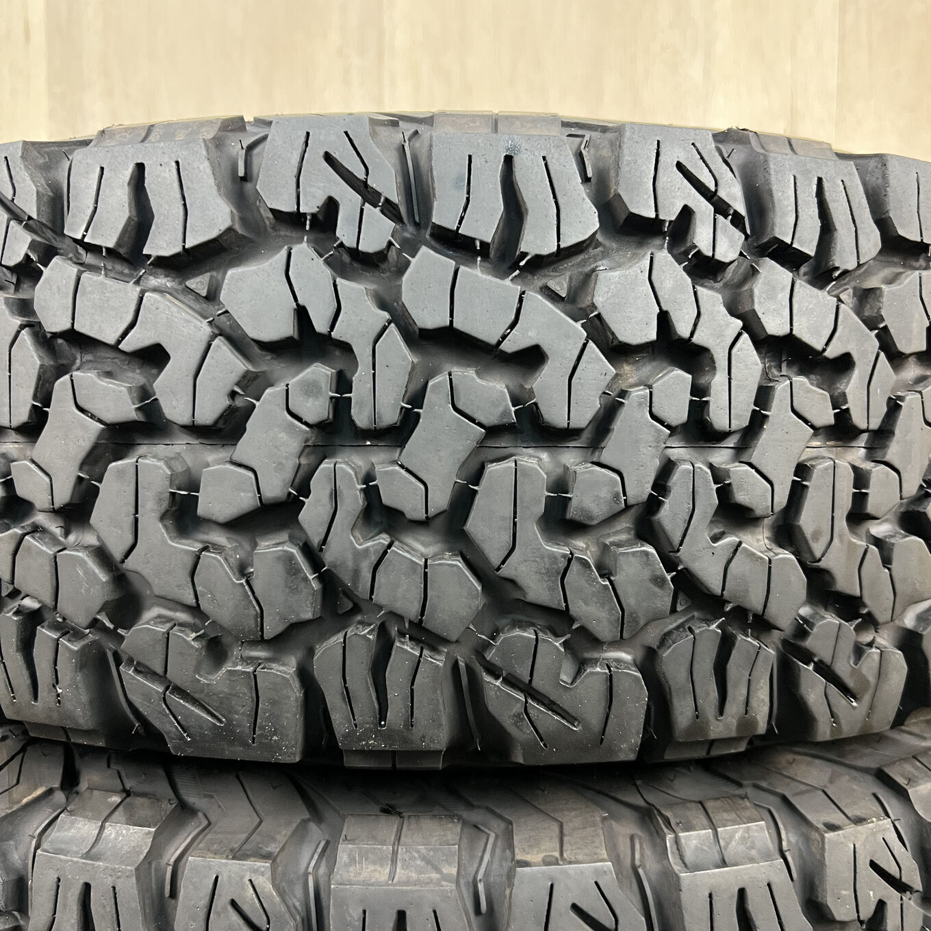245/65 R17 Bfgoodrich BAJA CHEMPION K02 — 34 000 ¥/комплект