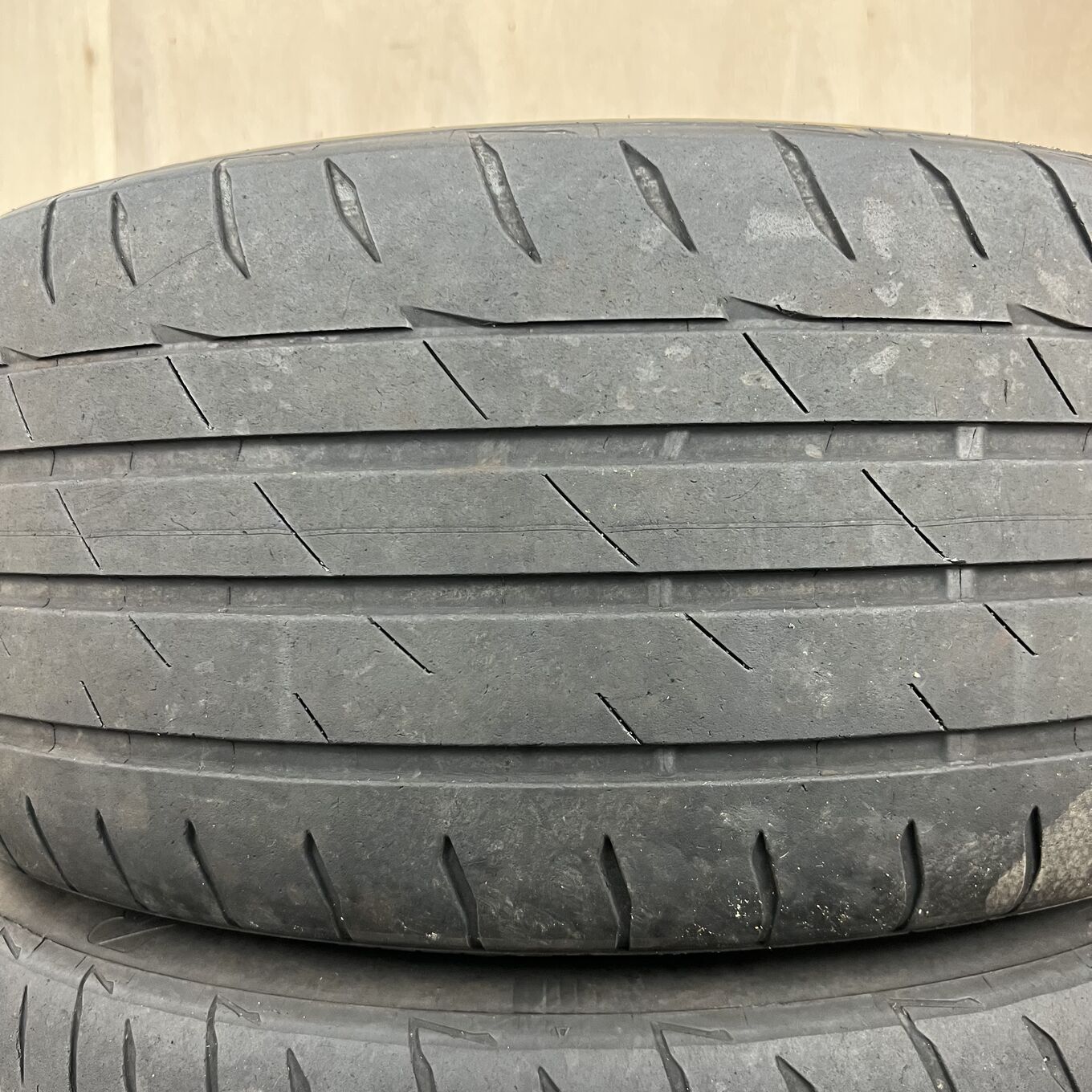 245/40 R19 Bridgestone POTENZA ADRENALIN RE004 — 12 800 ¥/комплект