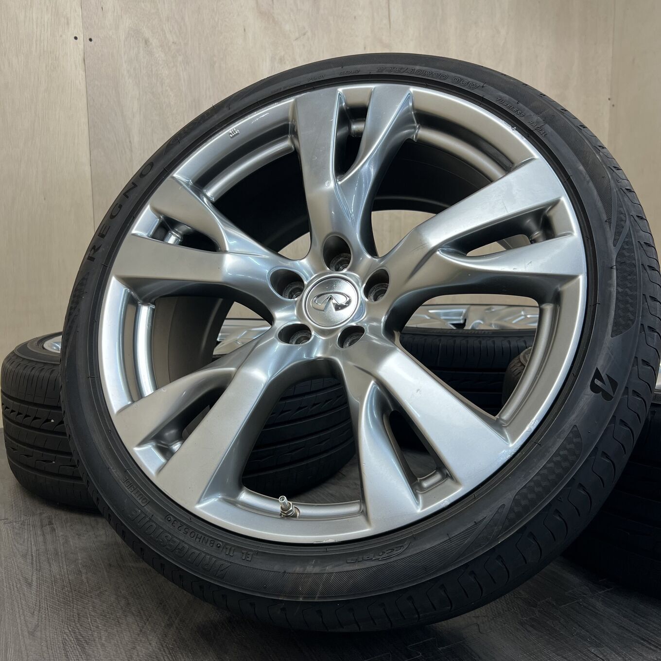 Б/У колесо в сборе 245/40 R20 Bridgestone FUGA Y51 370GT, артикул 0030AS060926