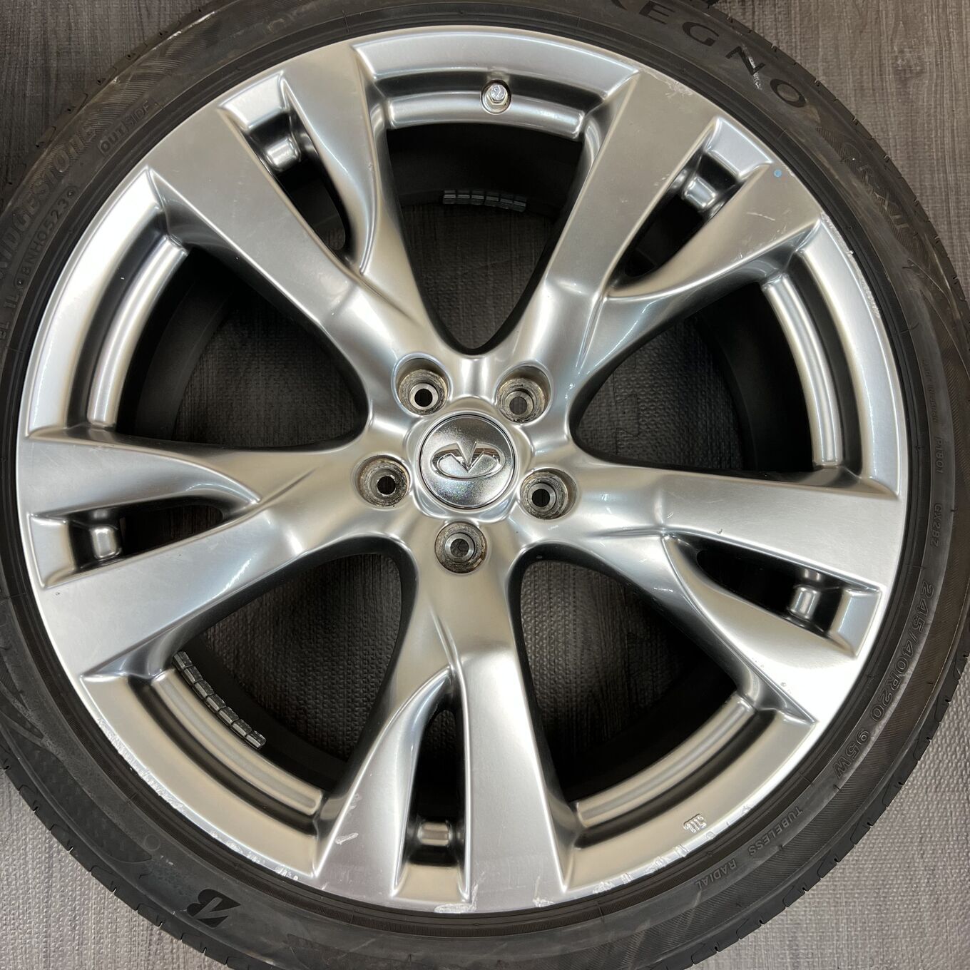Bridgestone FUGA Y51 370GT 245/40 R20, фото 3