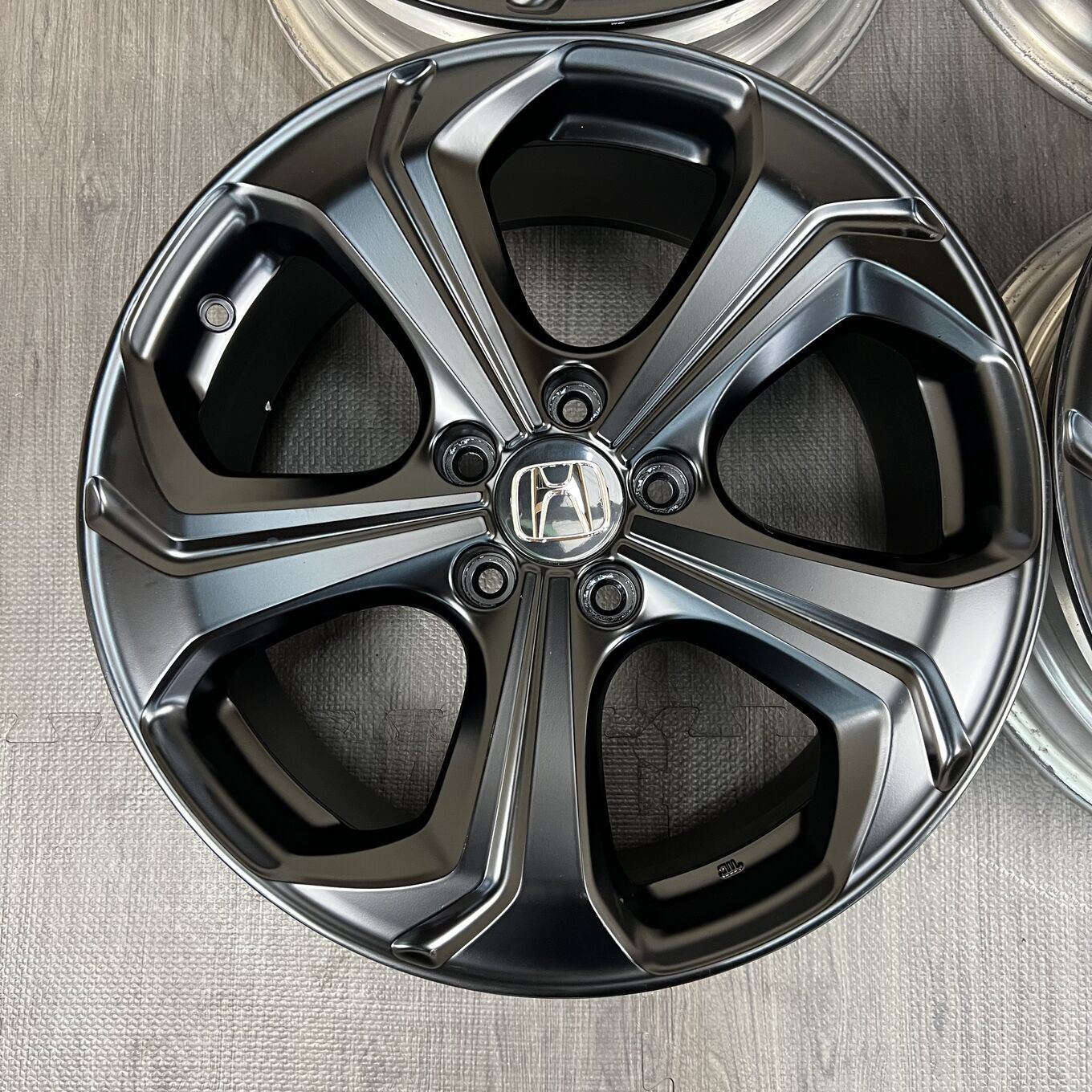 R18 7.5J ET45 5x114.3 JADE — 85 000 ¥/комплект
