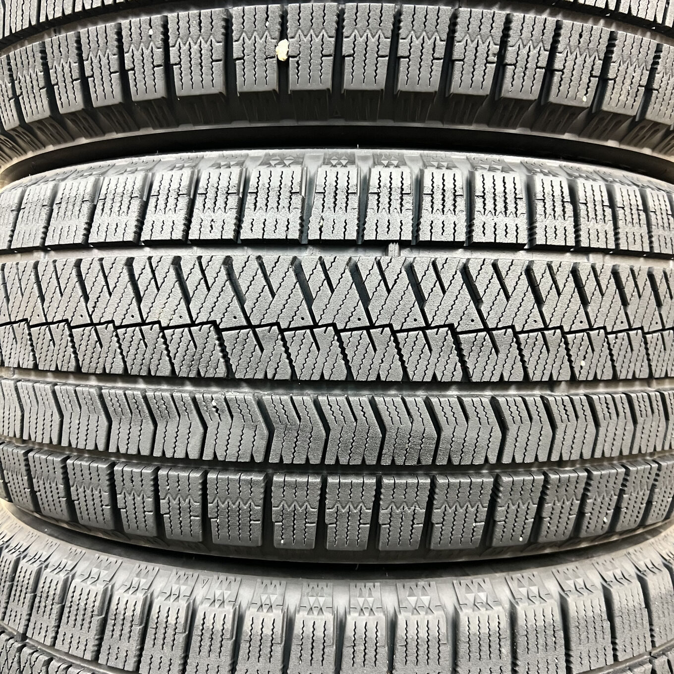 Bridgestone BLIZZAK VRX2 215/50 R17, фото 2