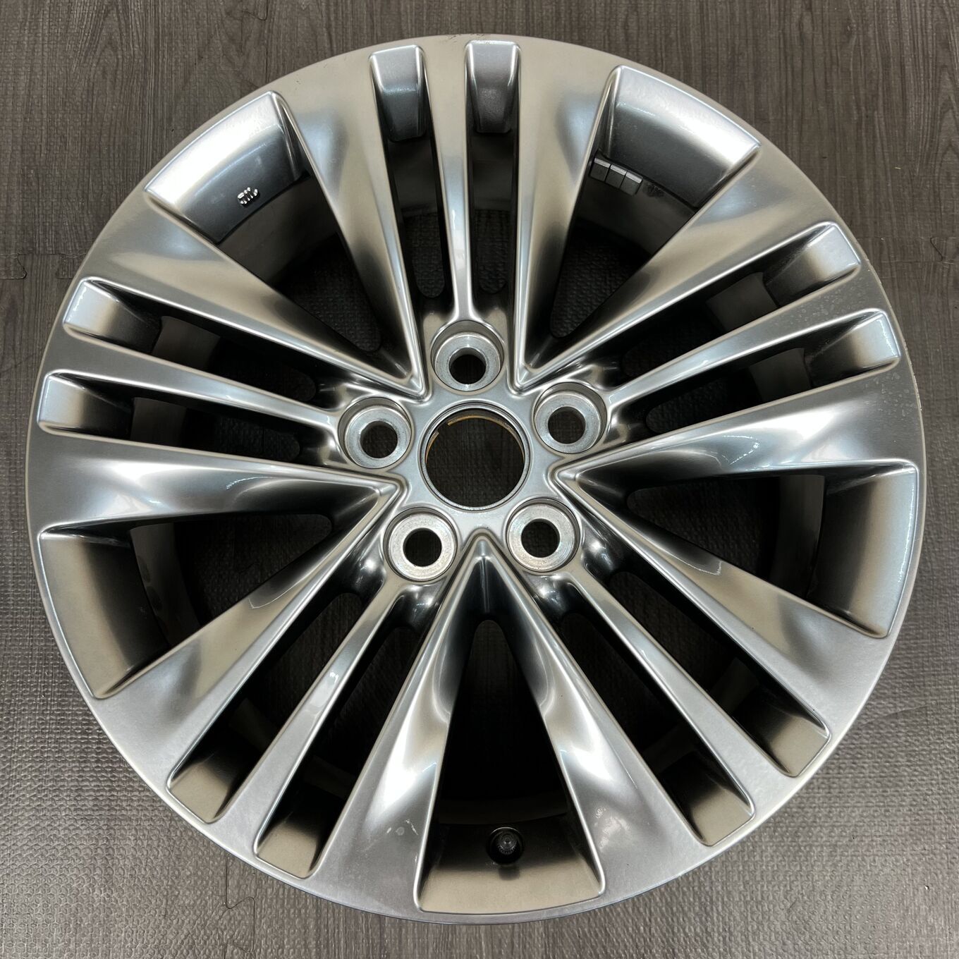 R18 7J ET40 5x120 Toyo ALPHARD — 74 800 ¥/комплект