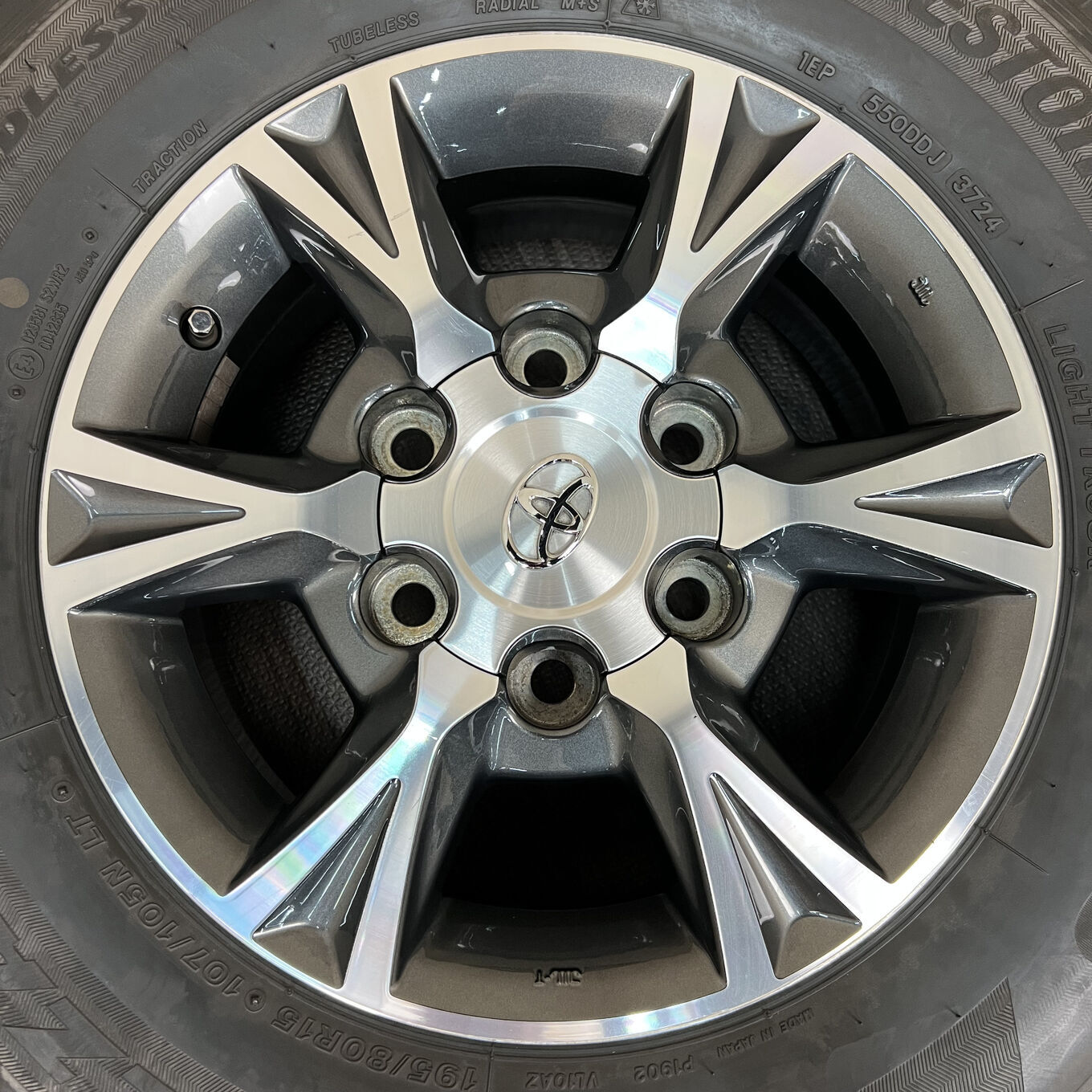 Bridgestone HIACE 200 195/80 R15, фото 5