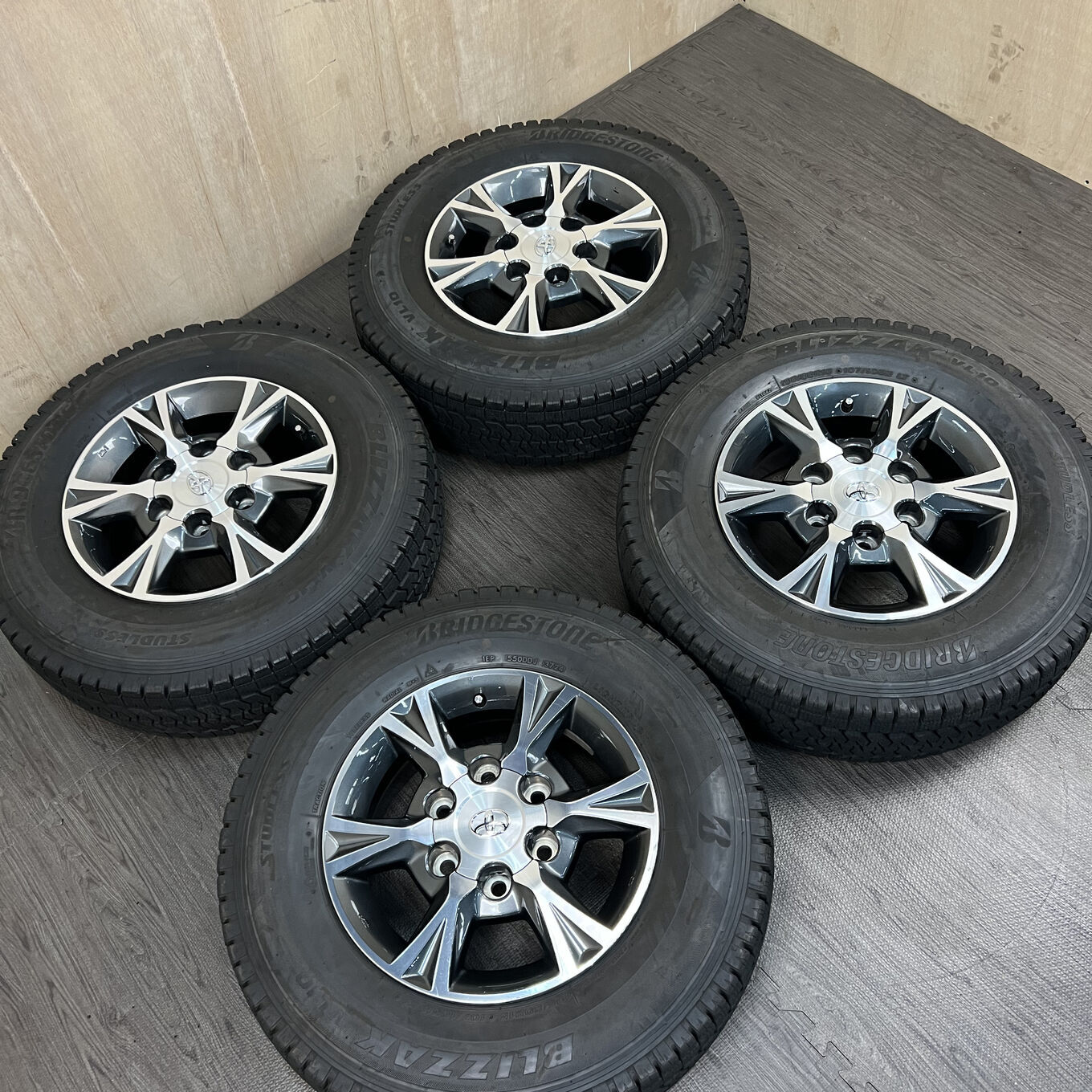 Bridgestone HIACE 200 195/80 R15, фото 6