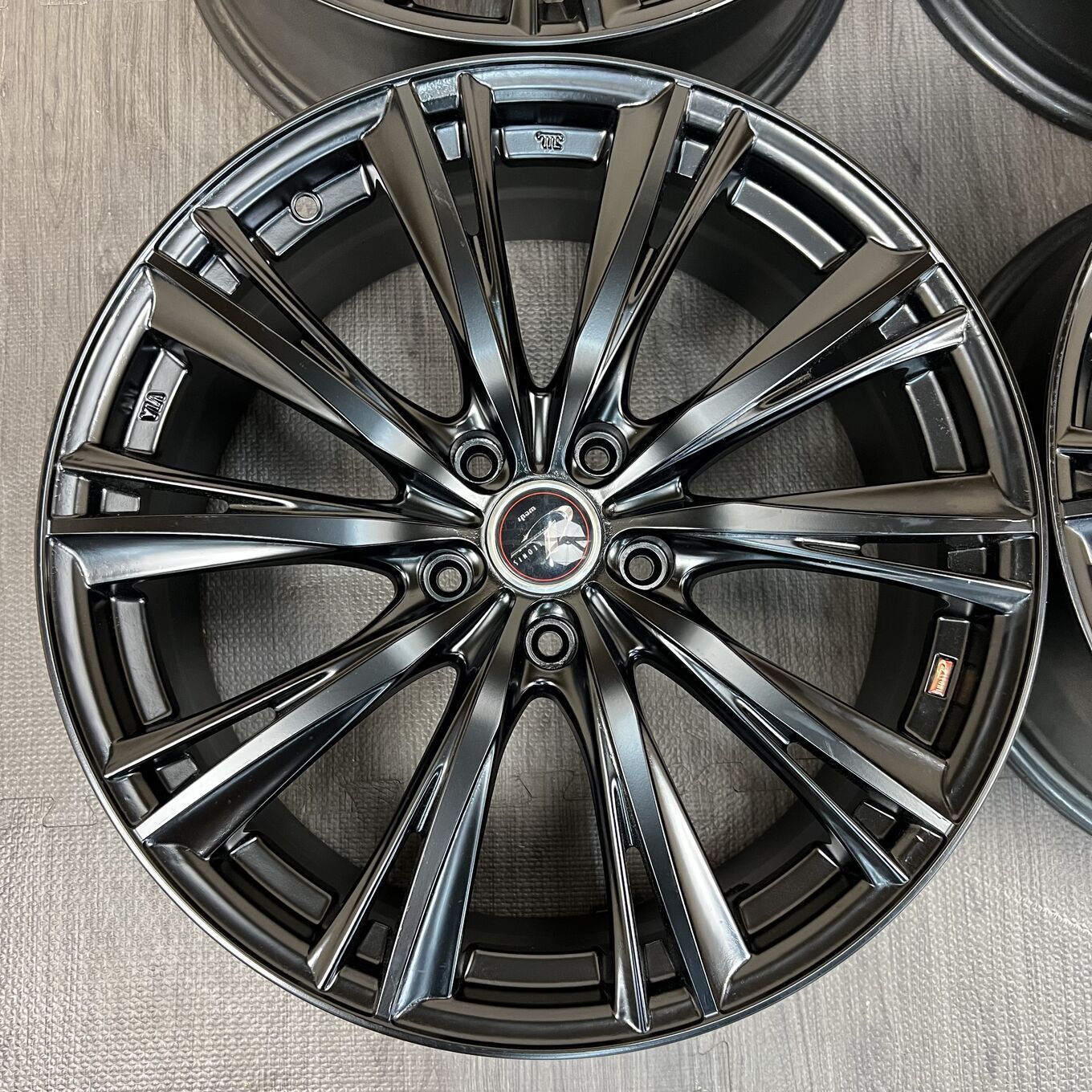 R19 7.5J ET48 5x114.3 LEONIS — 59 500 ¥/комплект
