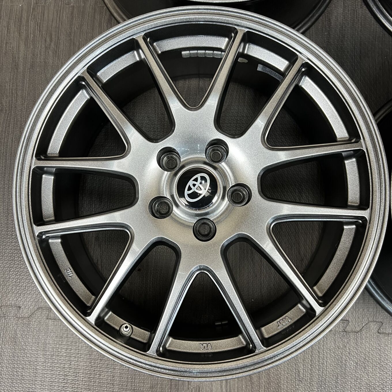 R18 7.5J ET43 5x114.3 Dunlop MISTIERE RB14 — 45 900 ¥/комплект