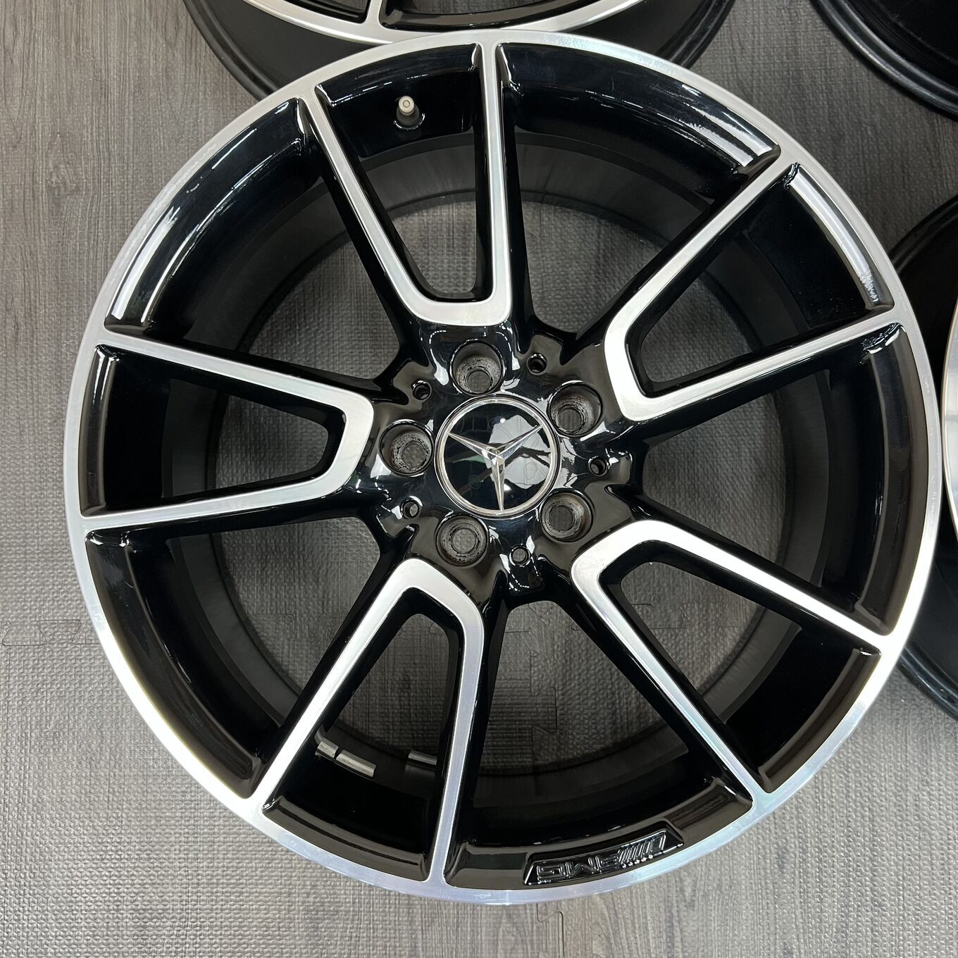 R19 7.5J ET33 5x112 C43 AMG — 85 000 ¥/комплект