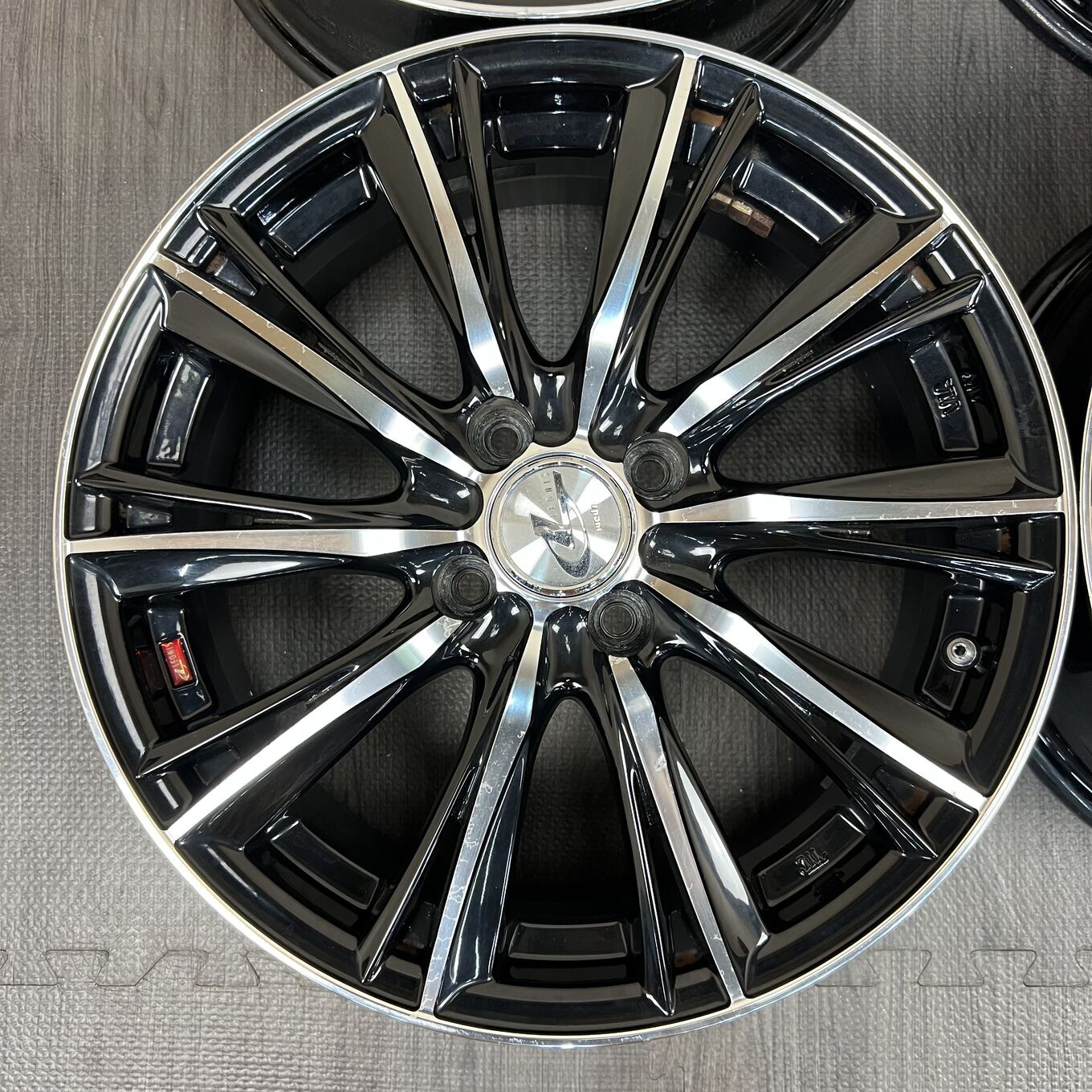 R16 6J ET42 4x100 LEONIS — 30 600 ¥/комплект