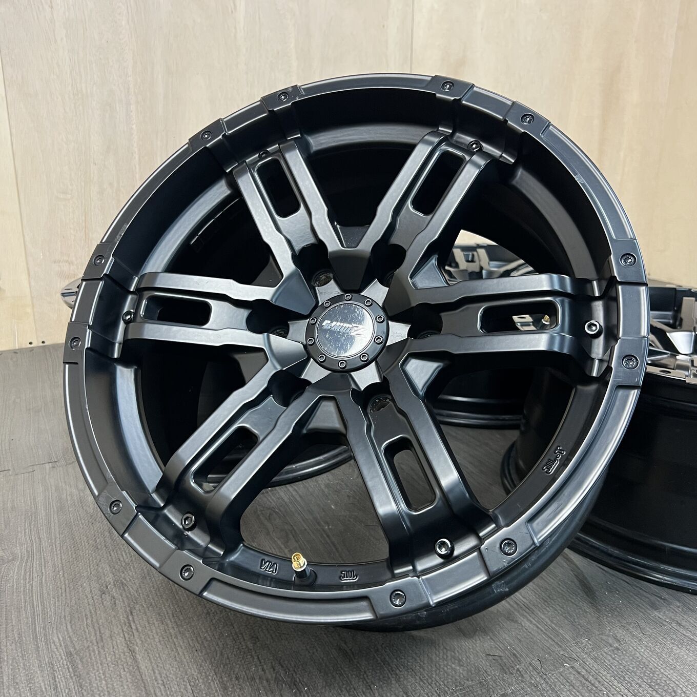 WOLF R17 8J ET20 6x139.7, фото 6