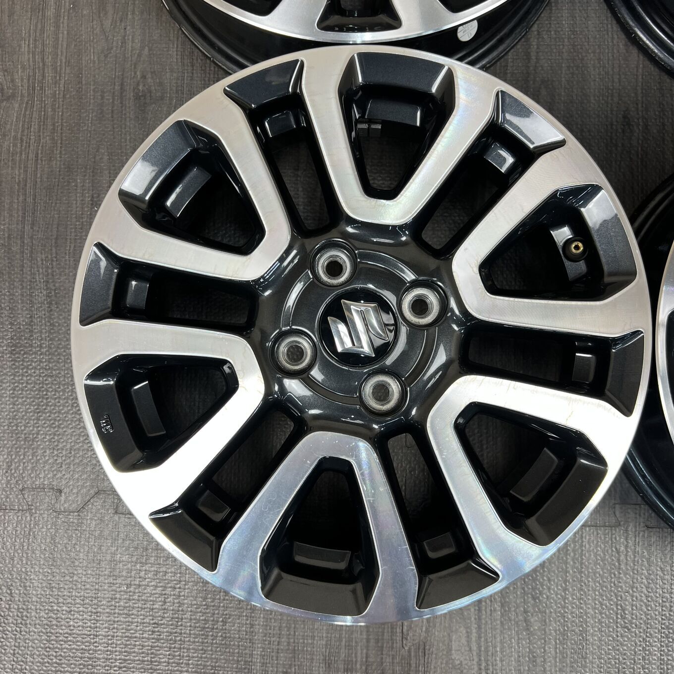 R15 4.5J ET45 4x100 HUSTLER — 30 600 ¥/комплект