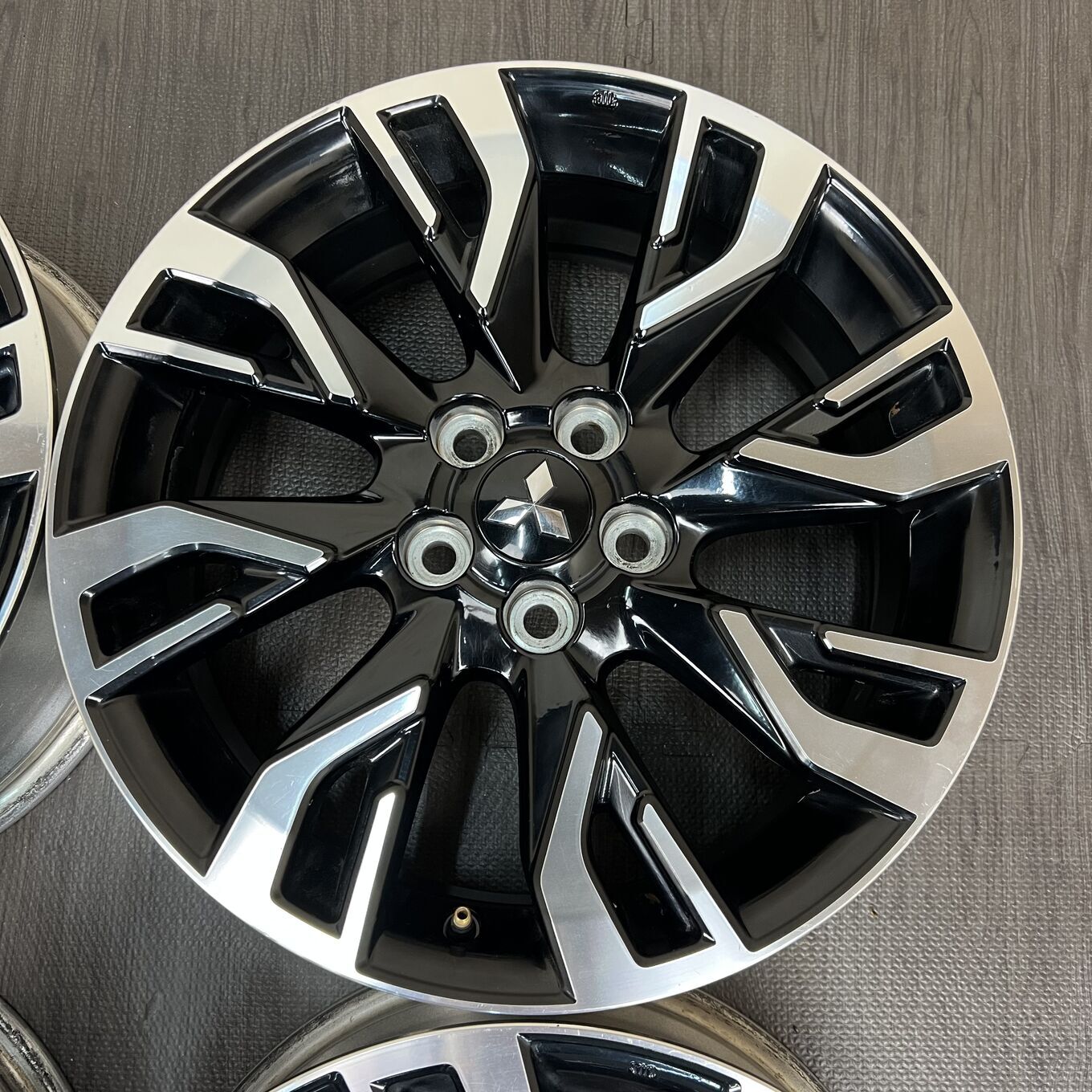 OUTLANDER R18 7J ET38 5x114.3, фото 4