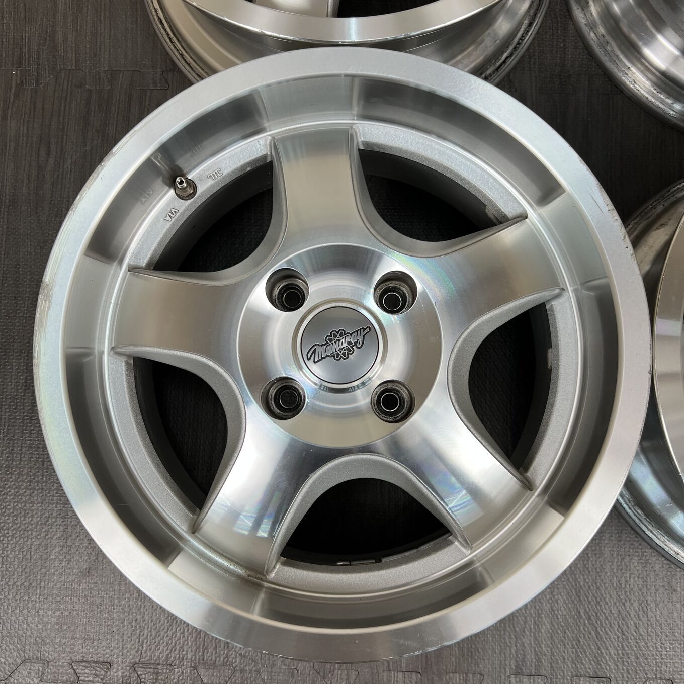 R16 7J ET35 4x114.3 REVER LINE R51 — 65 500 ¥/комплект