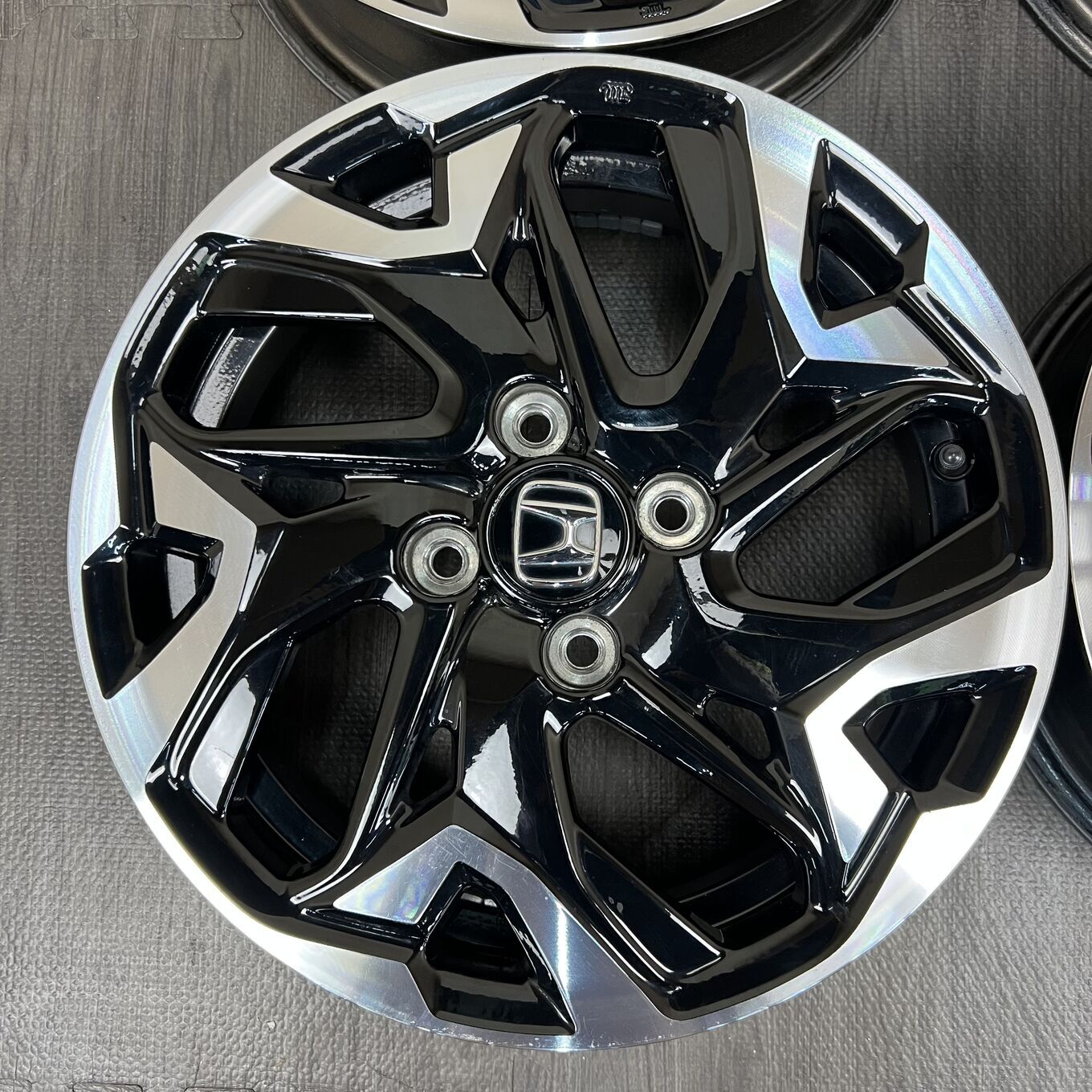 R15 4.5J ET45 4x100 NWGN — 42 500 ¥/комплект