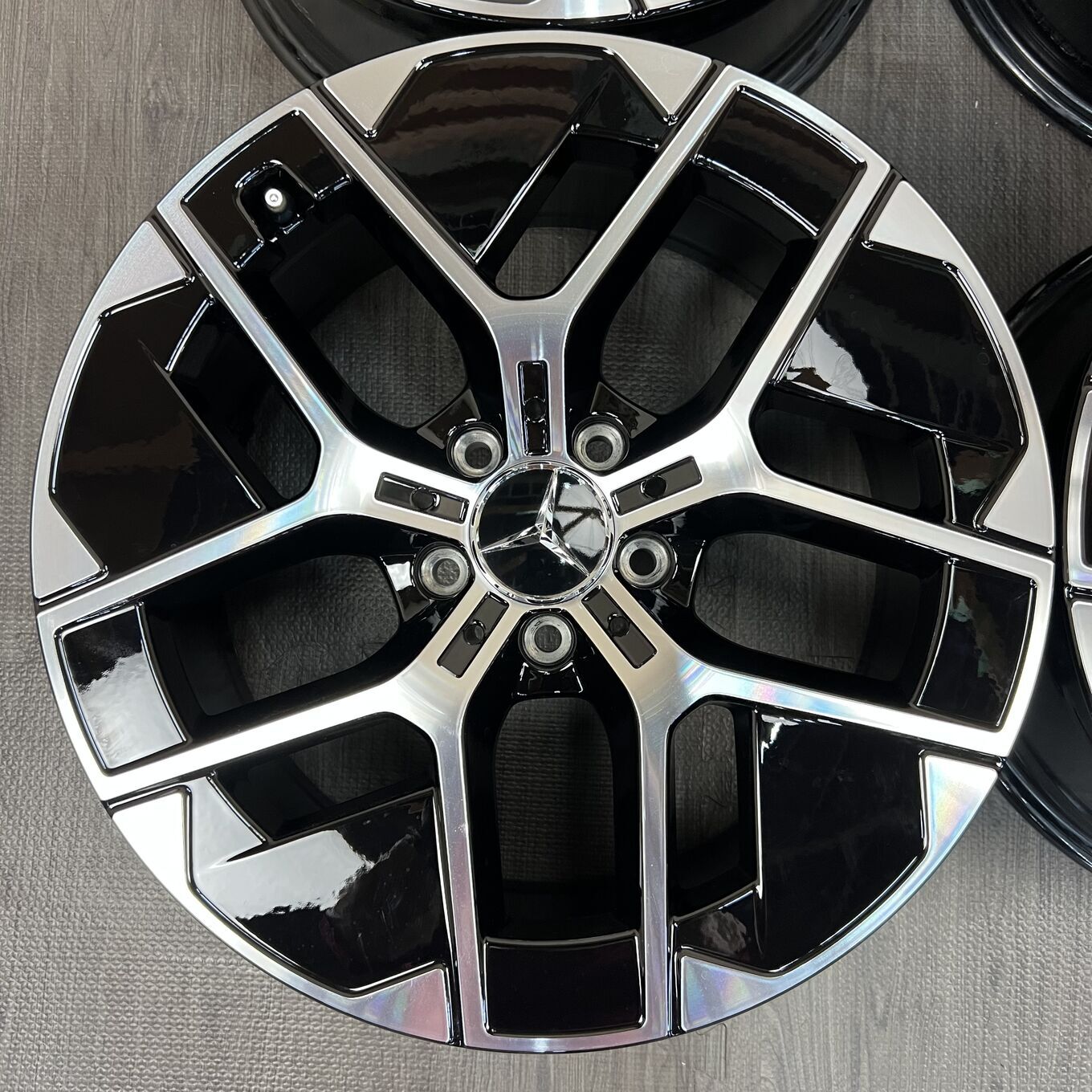 R18 8J ET32.5 5x112 E-CLASSE W214 S214 — 102 000 ¥/комплект