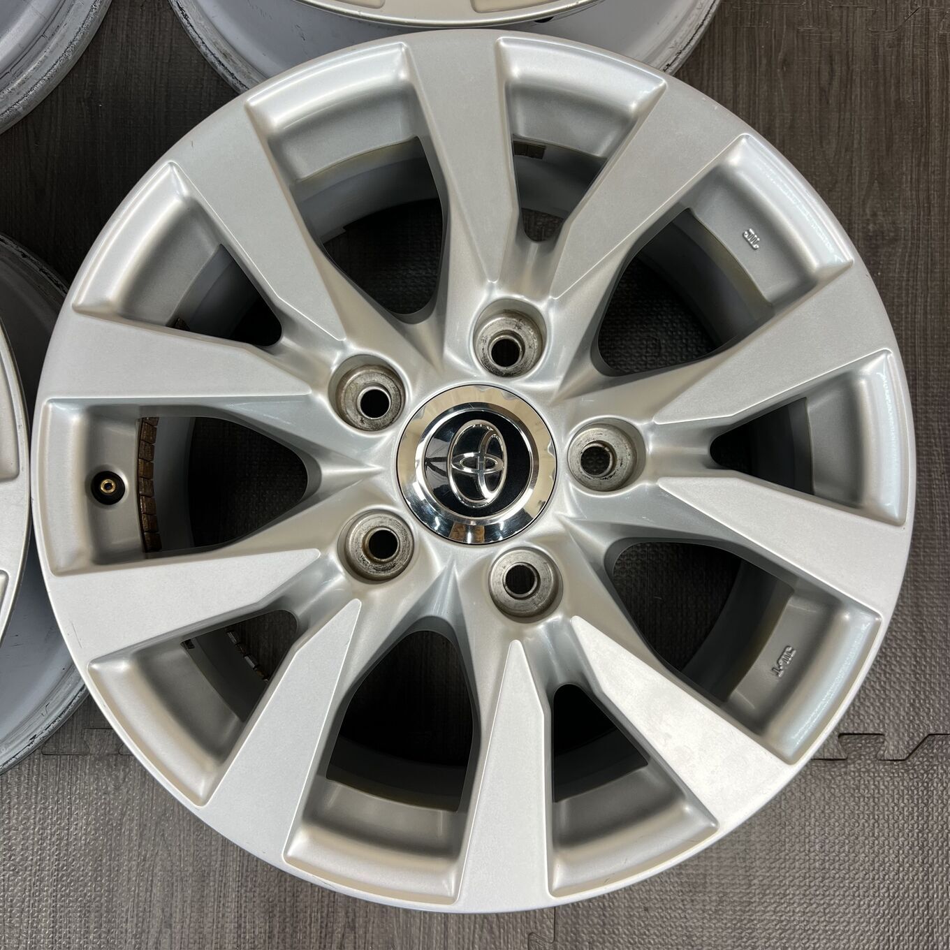 Toyo LAND CRUISER 200 R18 8J ET55 5x150, фото 2