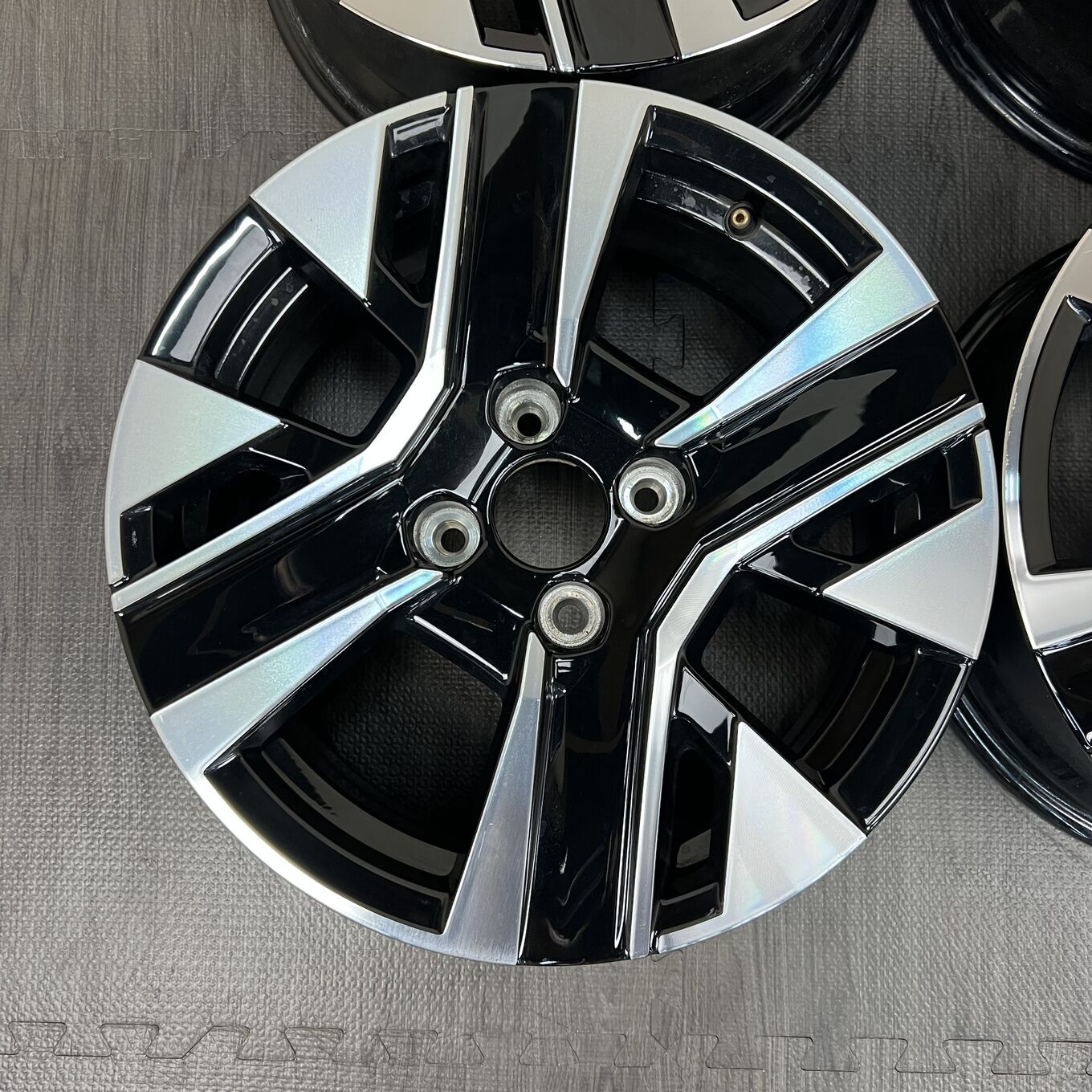 R16 6.5J ET38 4x108 208 — 46 800 ¥/комплект