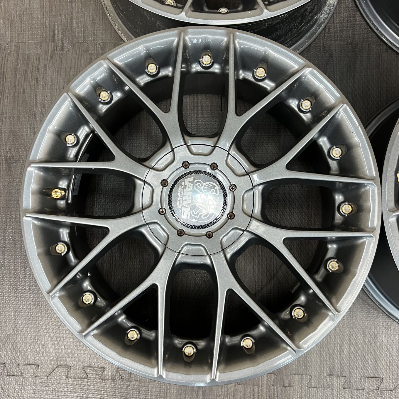 R17 7J ET48 5x114.3;4x114.3 — 42 500 ¥/комплект