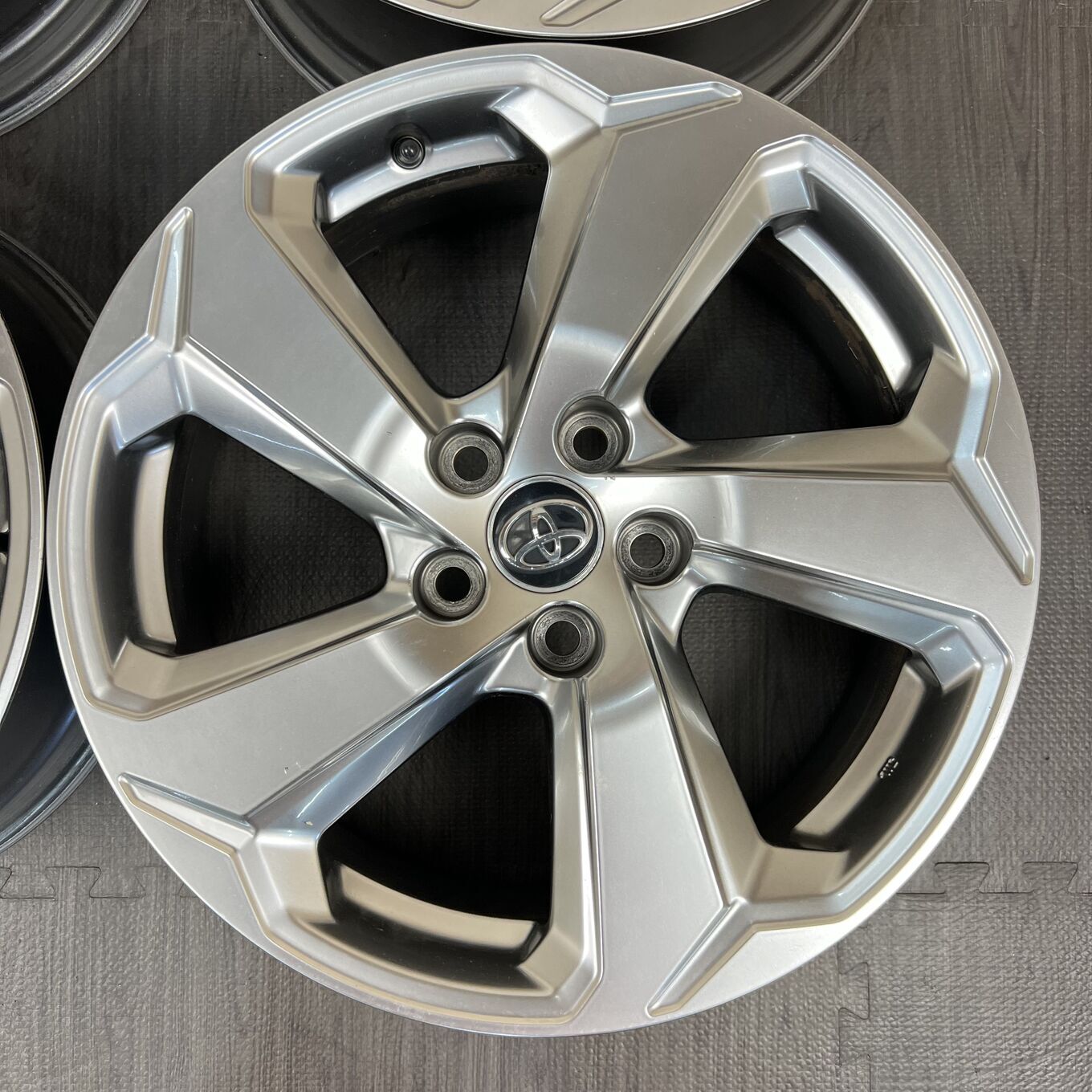 Toyo RAV4 R18 7J ET35 5x114.3, фото 2