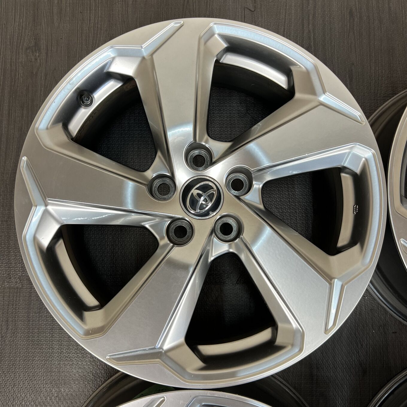 Toyo RAV4 R18 7J ET35 5x114.3, фото 3