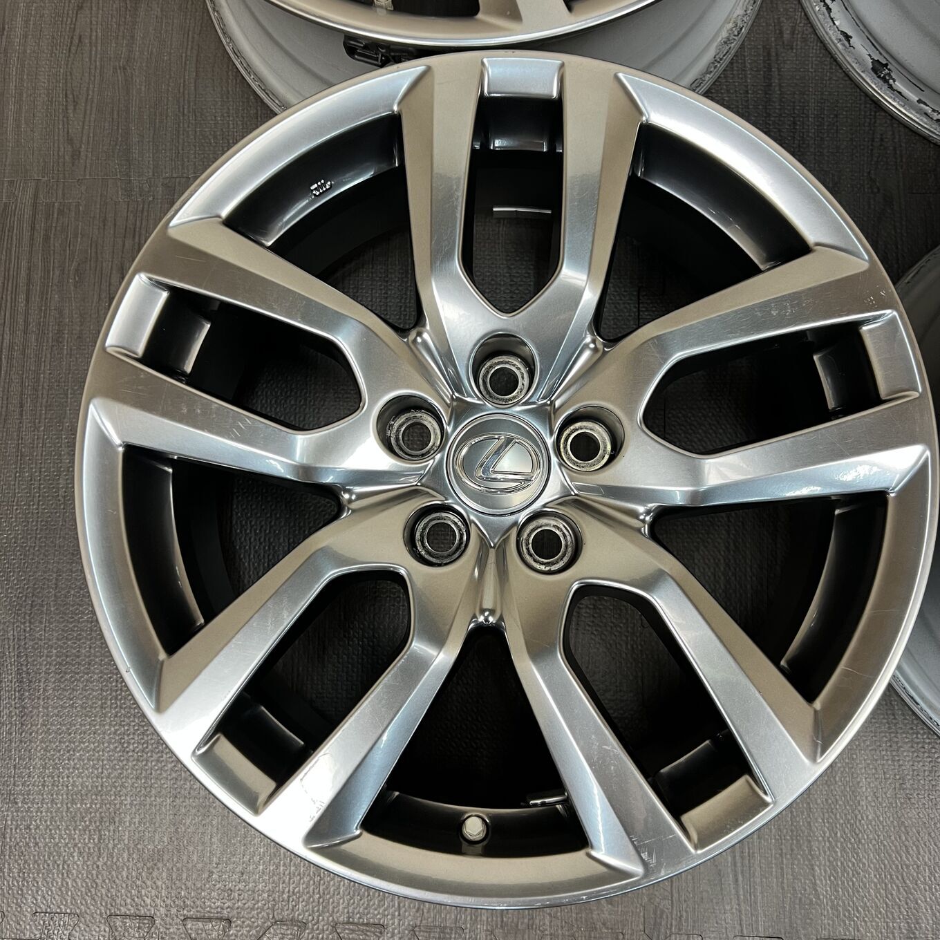 R18 7.5J ET35 5x114.3 NX; RX — 42 500 ¥/комплект