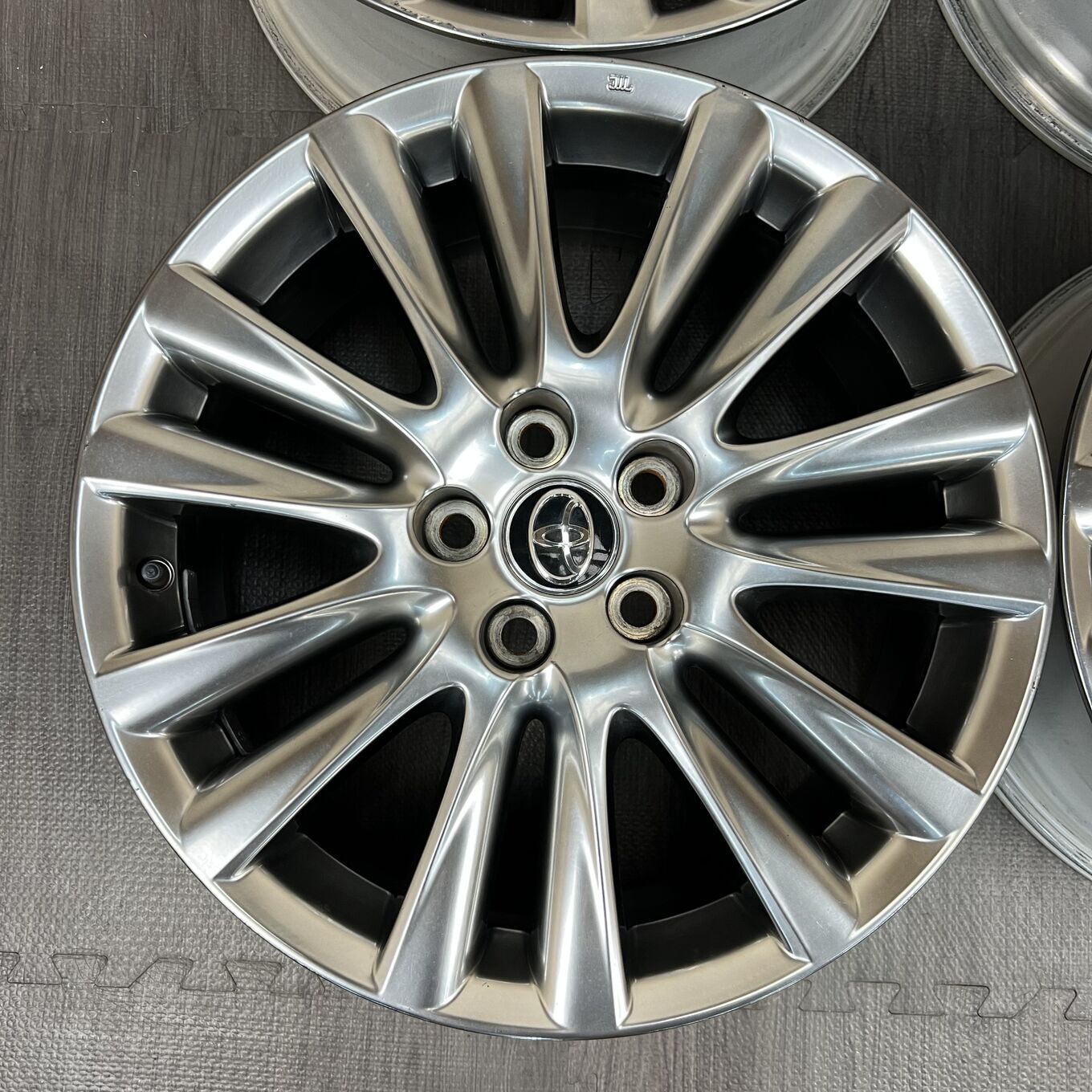 R18 7.5J ET45 5x114.3 Toyo HARRIER — 42 500 ¥/комплект