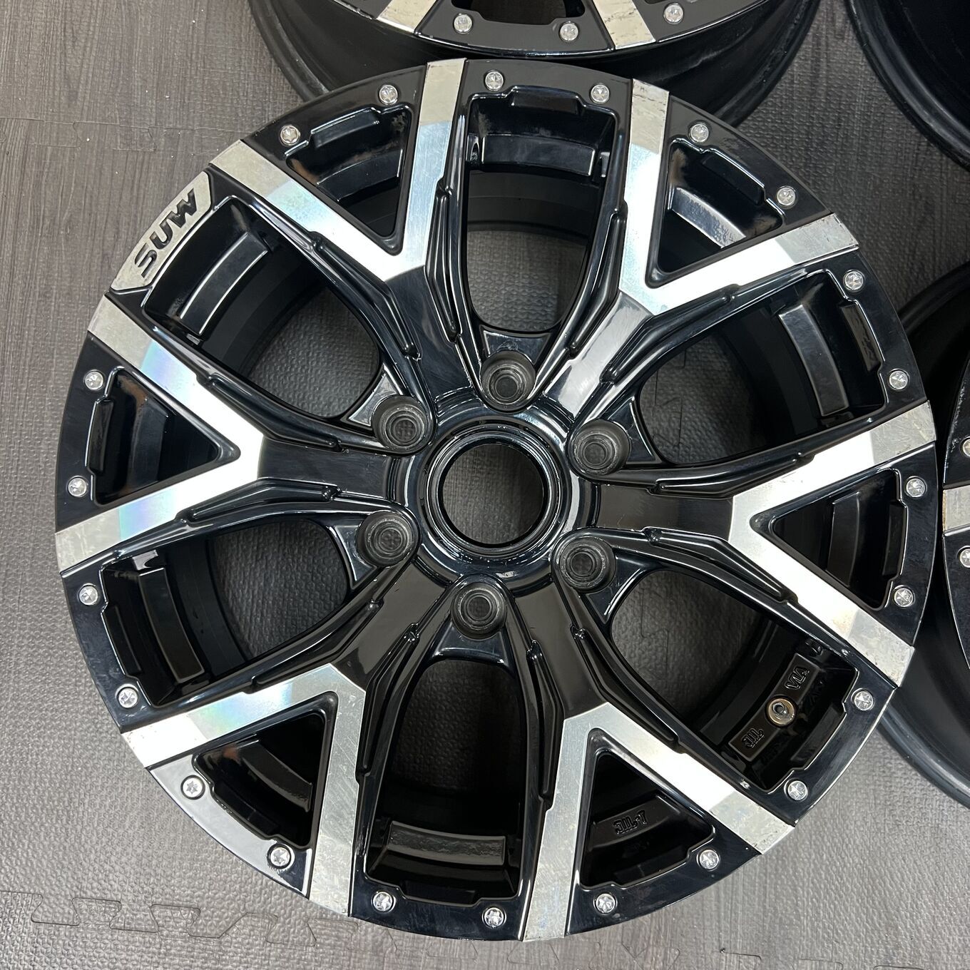 R17 8J ET30 6x139.7 — 34 000 ¥/комплект