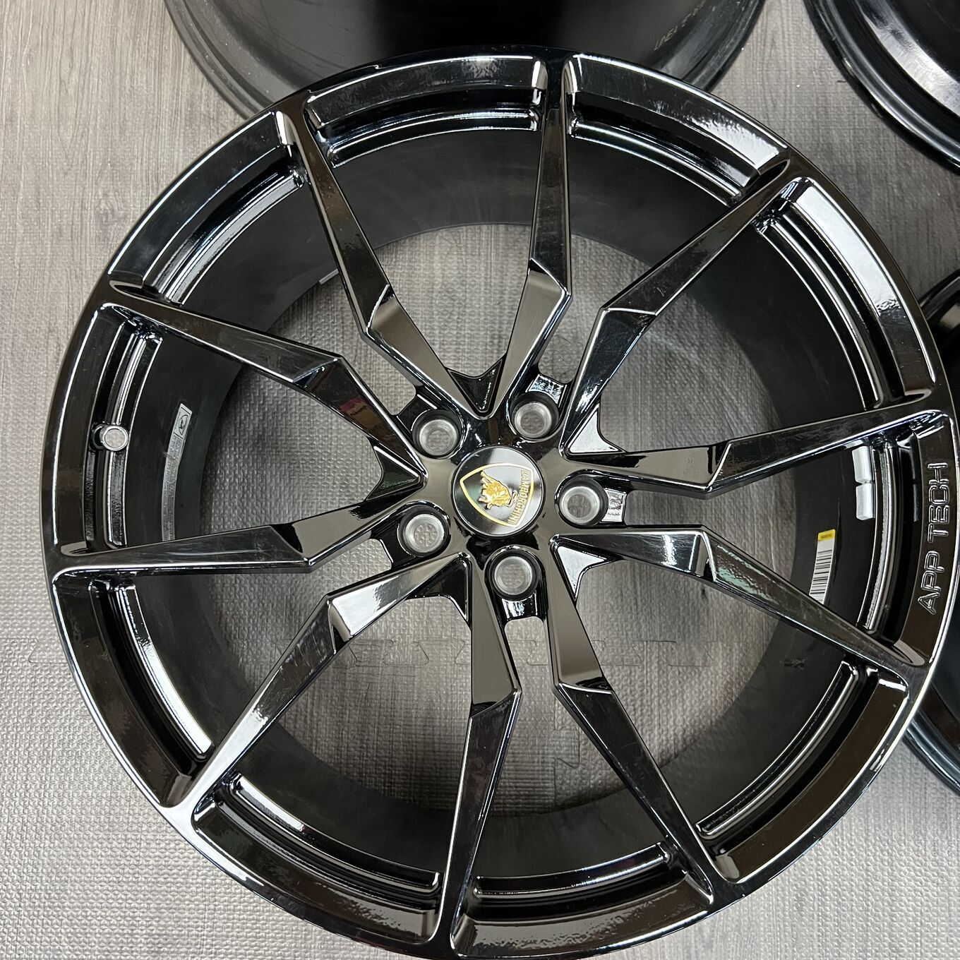 R20 9J ET32.2 5x112 AVENTADOR DIONE — 297 500 ¥/комплект