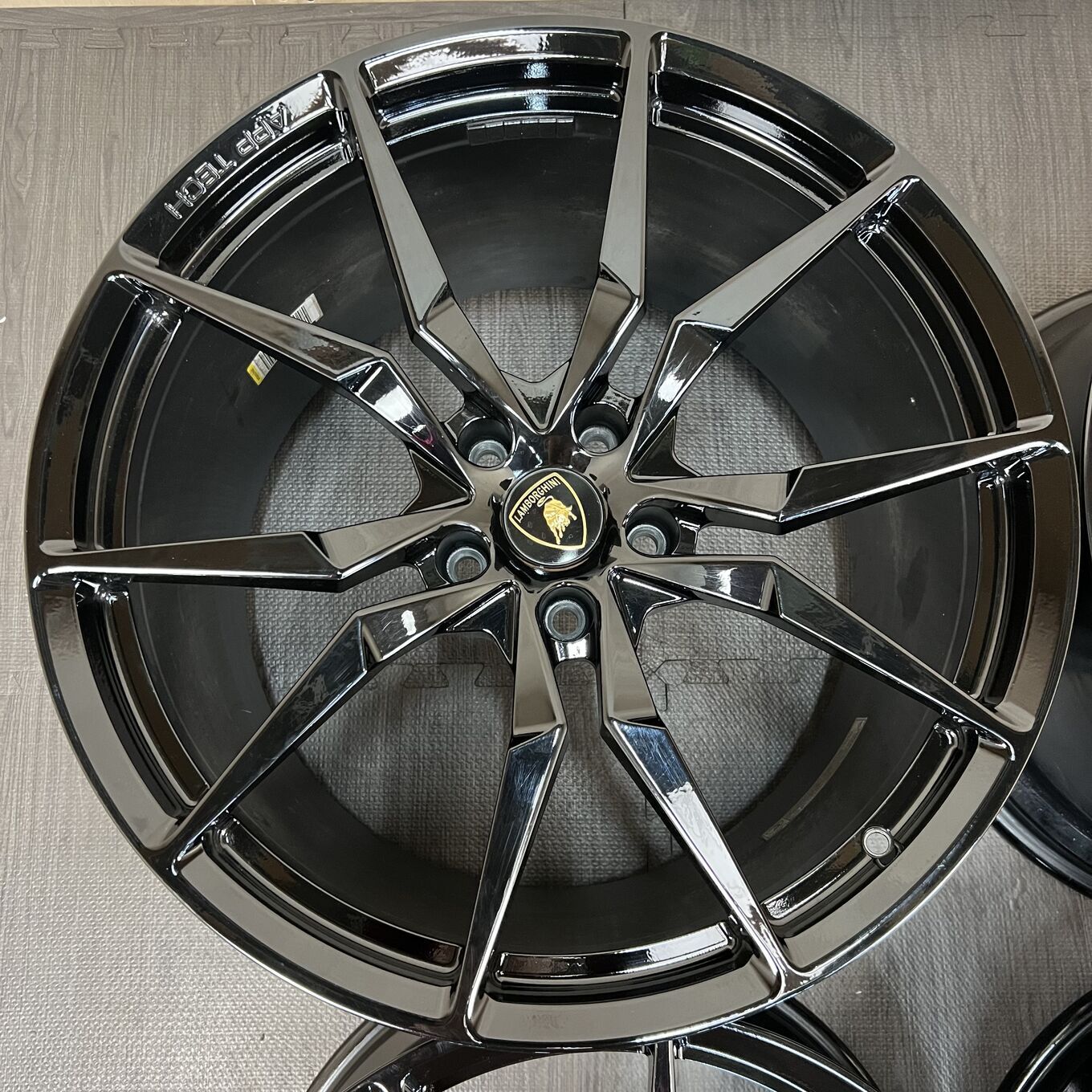 AVENTADOR DIONE R20 9J ET32.2 5x112, фото 3