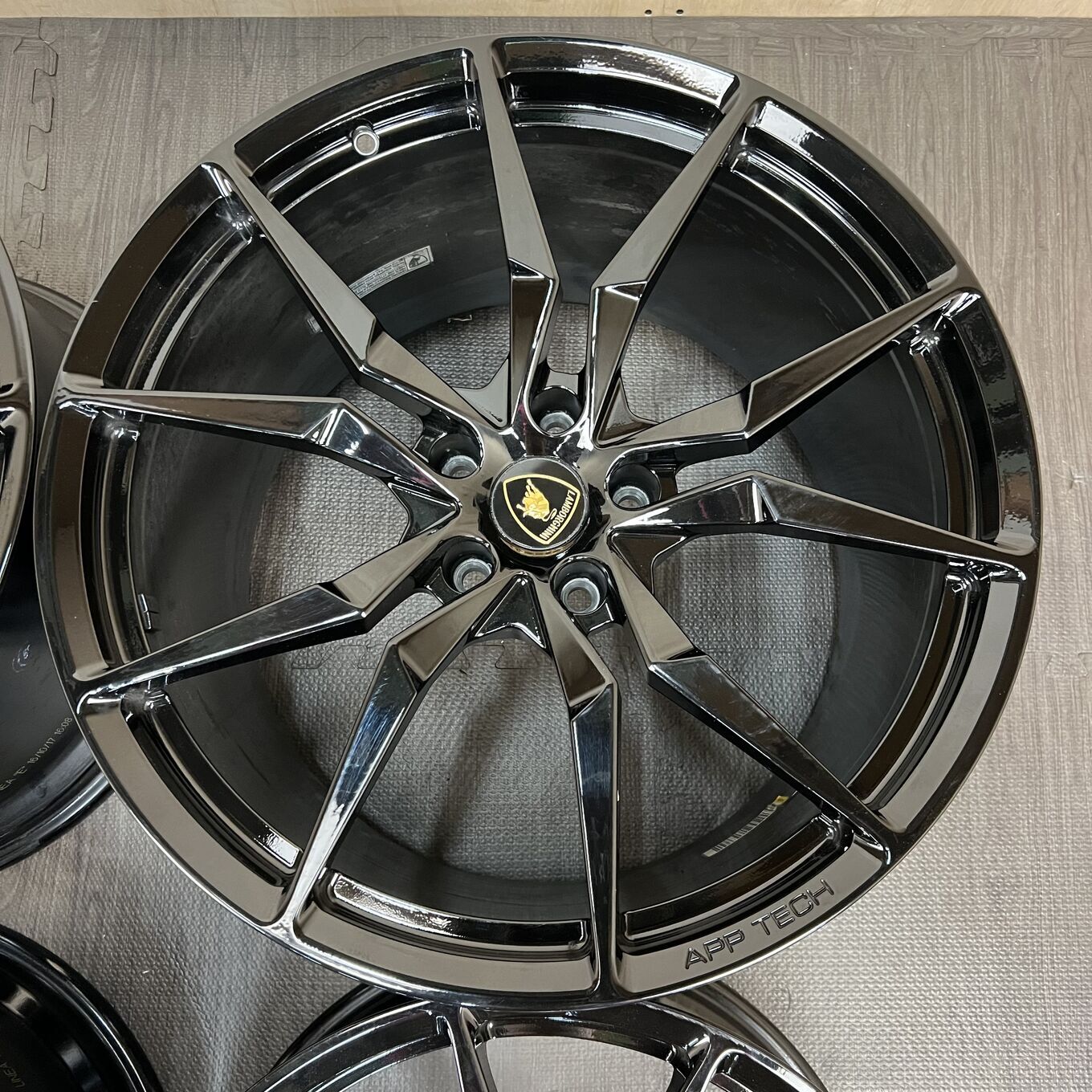 AVENTADOR DIONE R20 9J ET32.2 5x112, фото 4