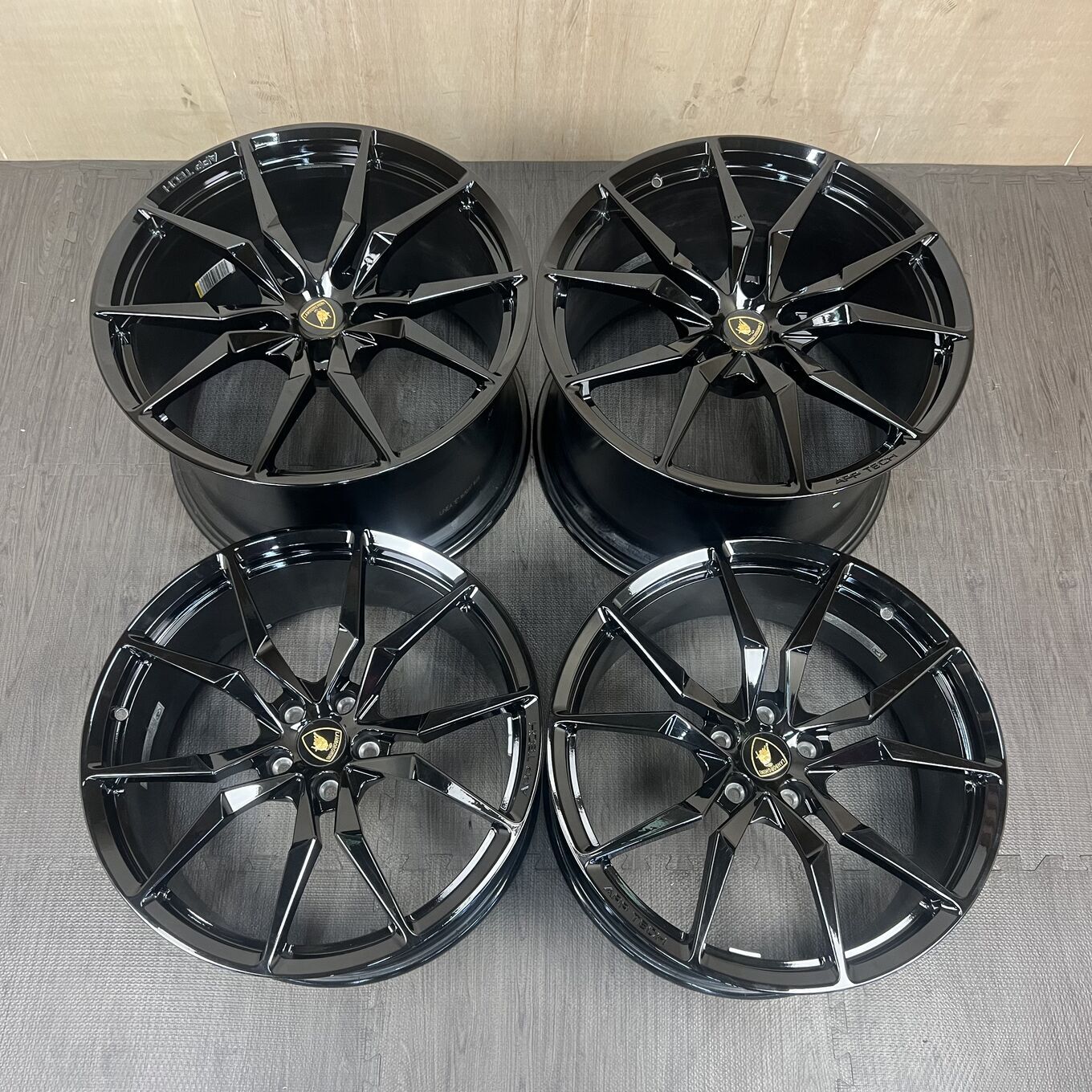 AVENTADOR DIONE R20 9J ET32.2 5x112, фото 5