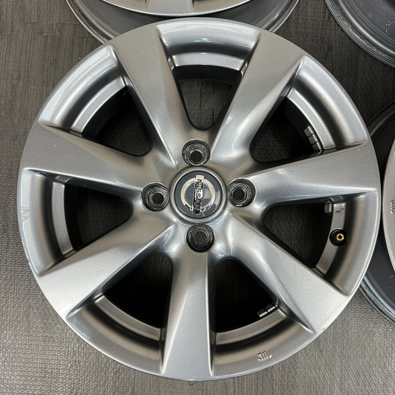 R15 5.5J ET40 4x100 — 34 000 ¥/комплект