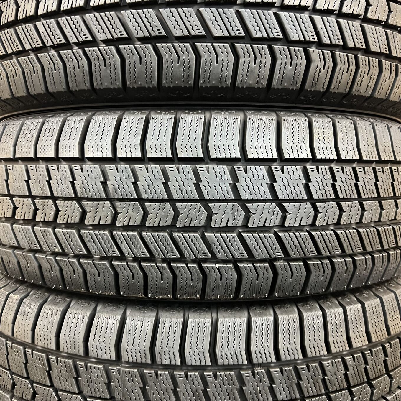 Goodyear ICE NAVI 8 195/60 R17, фото 2
