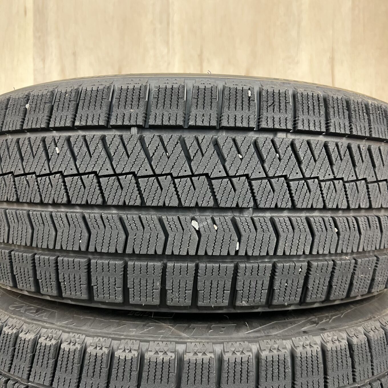 225/40 R18 Bridgestone BLIZZAK VRX2 — 22 100 ¥/комплект