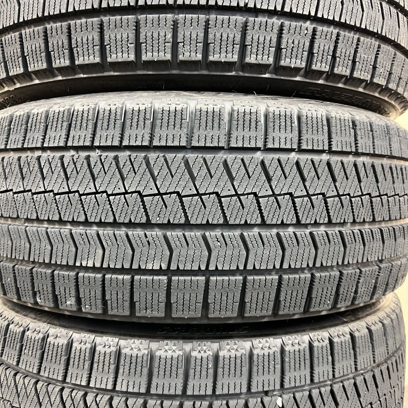 Bridgestone BLIZZAK VRX2 225/40 R18, фото 2