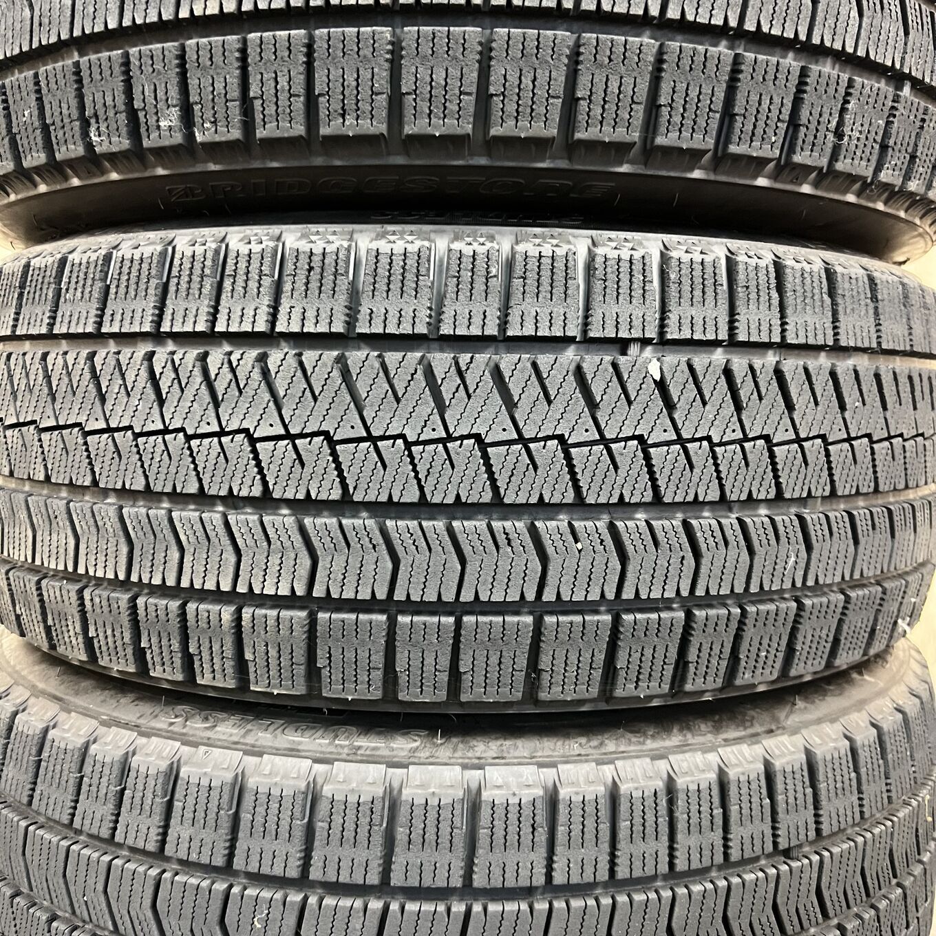Bridgestone BLIZZAK VRX2 225/40 R18, фото 3